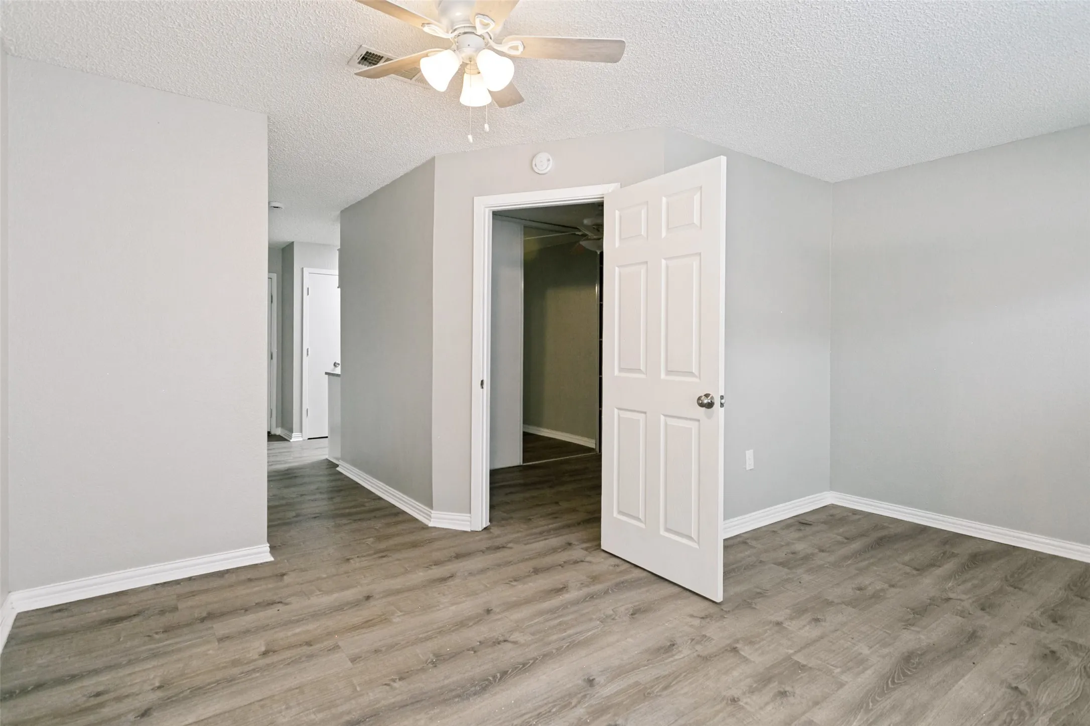 Condominium For Sale in Collin County , 2400 Jupiter Road I 2, Plano, Texas 75074, 3 Bedroom, 2 Bathroom, Garage spaces, 990 Sqft, built in 1985, mls#21288005, Real Estate Agent in Plano, Homes For Sale in Collin county, Homes For Sale in Plano, Realtor in Plano Texas, Real Estate Brokerage Independent Realty Texas, Luminita Cordes Realtor