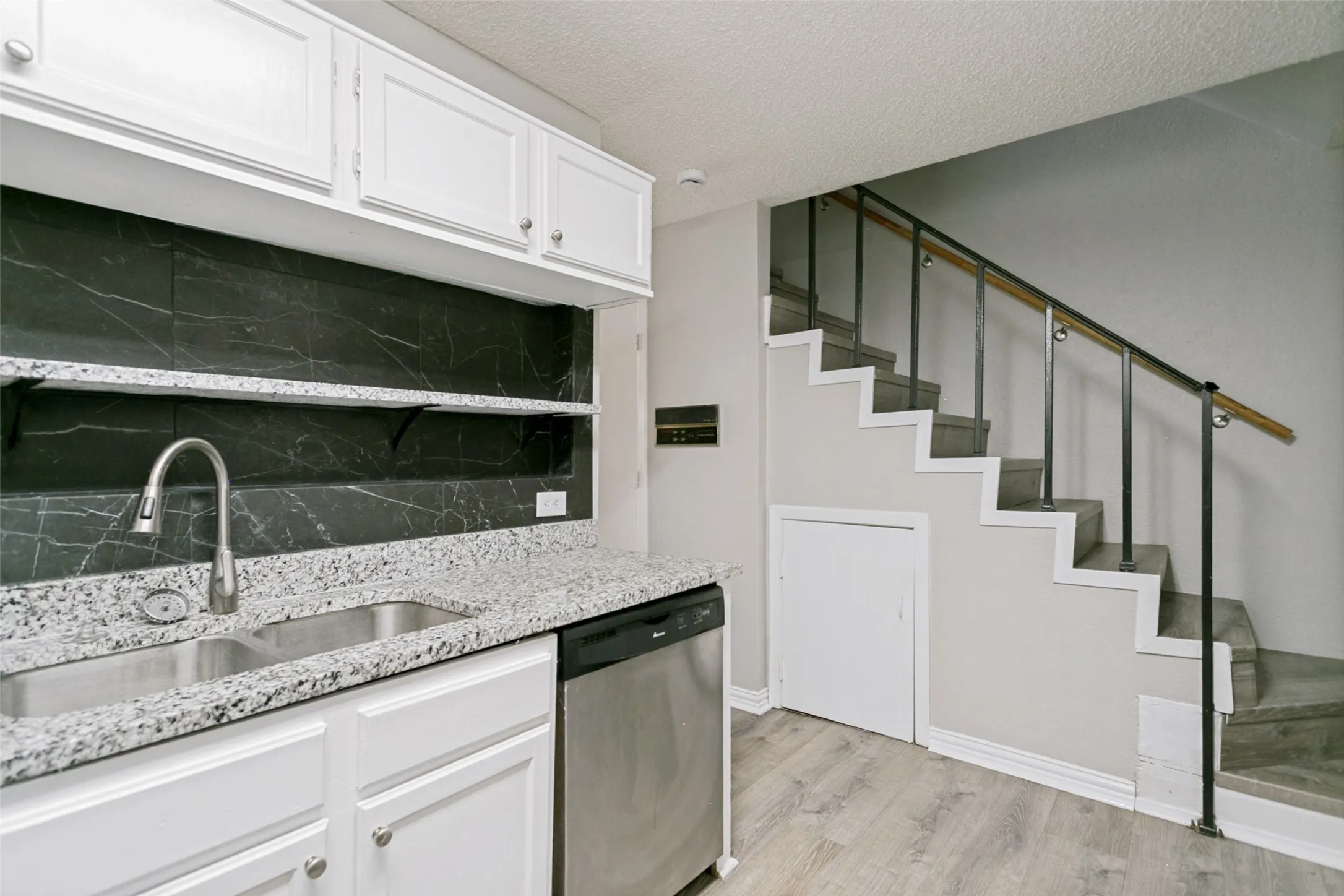 Condominium For Sale in Collin County , 2400 Jupiter Road I 2, Plano, Texas 75074, 3 Bedroom, 2 Bathroom, Garage spaces, 990 Sqft, built in 1985, mls#21288005, Real Estate Agent in Plano, Homes For Sale in Collin county, Homes For Sale in Plano, Realtor in Plano Texas, Real Estate Brokerage Independent Realty Texas, Luminita Cordes Realtor