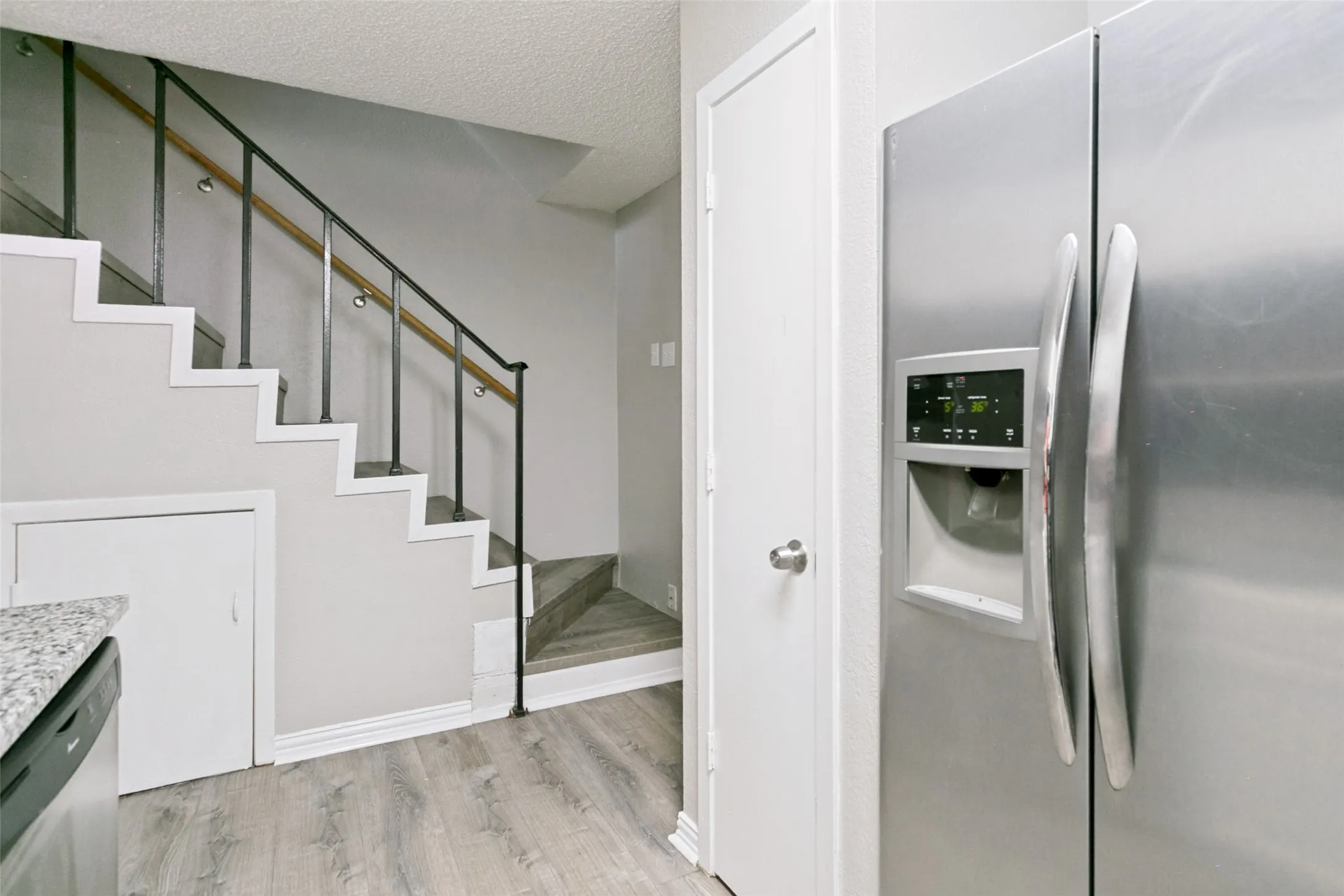 Condominium For Sale in Collin County , 2400 Jupiter Road I 2, Plano, Texas 75074, 3 Bedroom, 2 Bathroom, Garage spaces, 990 Sqft, built in 1985, mls#21288005, Real Estate Agent in Plano, Homes For Sale in Collin county, Homes For Sale in Plano, Realtor in Plano Texas, Real Estate Brokerage Independent Realty Texas, Luminita Cordes Realtor