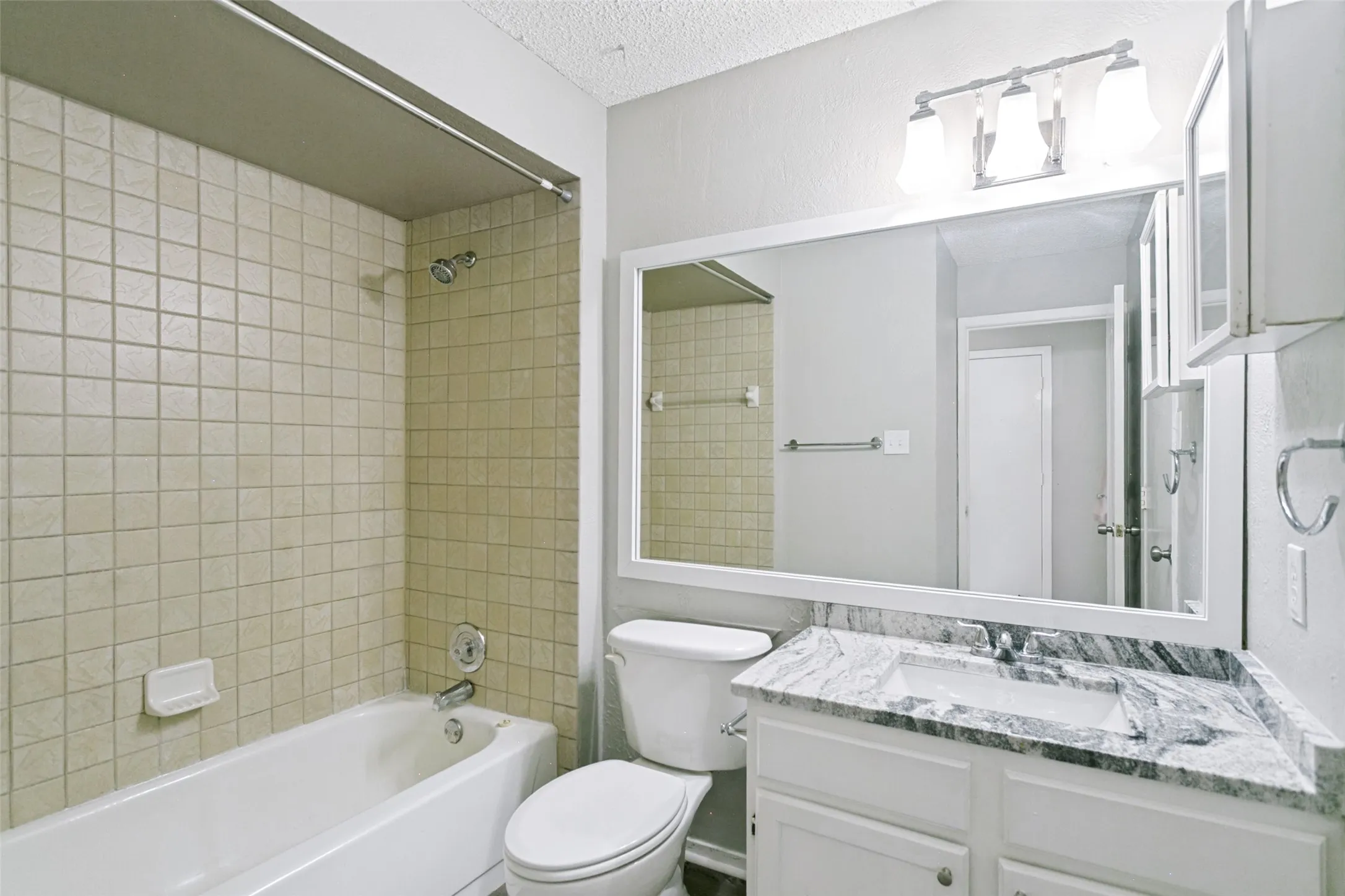 Condominium For Sale in Collin County , 2400 Jupiter Road I 2, Plano, Texas 75074, 3 Bedroom, 2 Bathroom, Garage spaces, 990 Sqft, built in 1985, mls#21288005, Real Estate Agent in Plano, Homes For Sale in Collin county, Homes For Sale in Plano, Realtor in Plano Texas, Real Estate Brokerage Independent Realty Texas, Luminita Cordes Realtor
