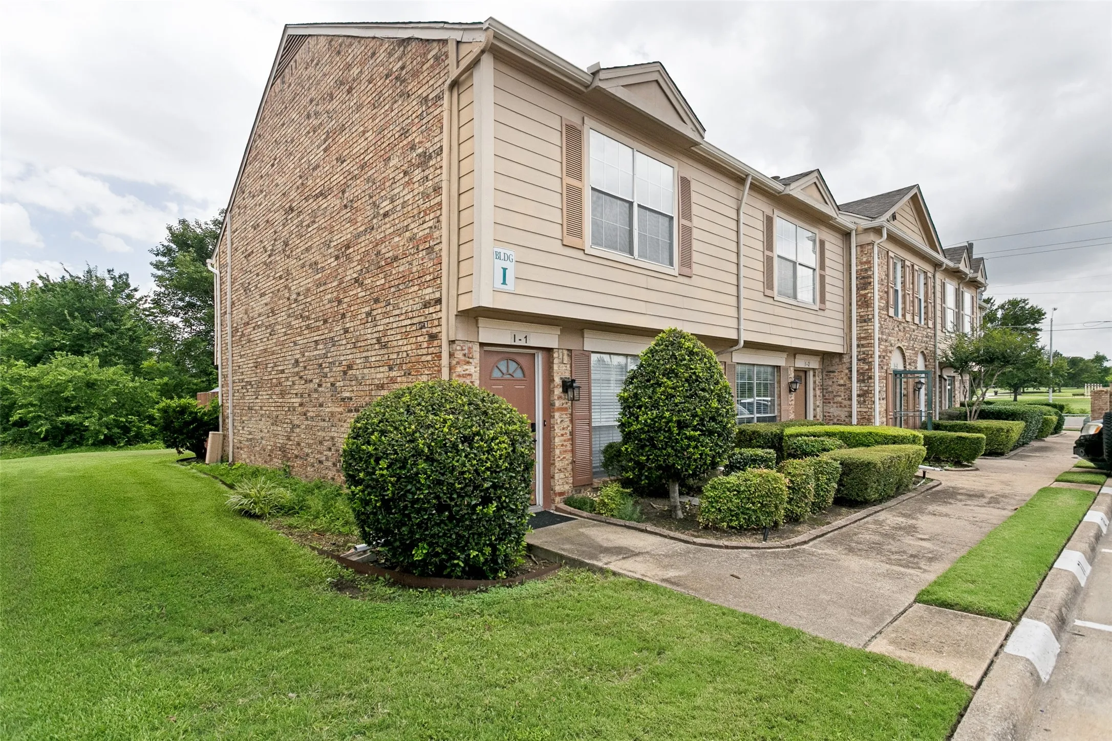 Condominium For Sale in Collin County , 2400 Jupiter Road I 2, Plano, Texas 75074, 3 Bedroom, 2 Bathroom, Garage spaces, 990 Sqft, built in 1985, mls#21288005, Real Estate Agent in Plano, Homes For Sale in Collin county, Homes For Sale in Plano, Realtor in Plano Texas, Real Estate Brokerage Independent Realty Texas, Luminita Cordes Realtor