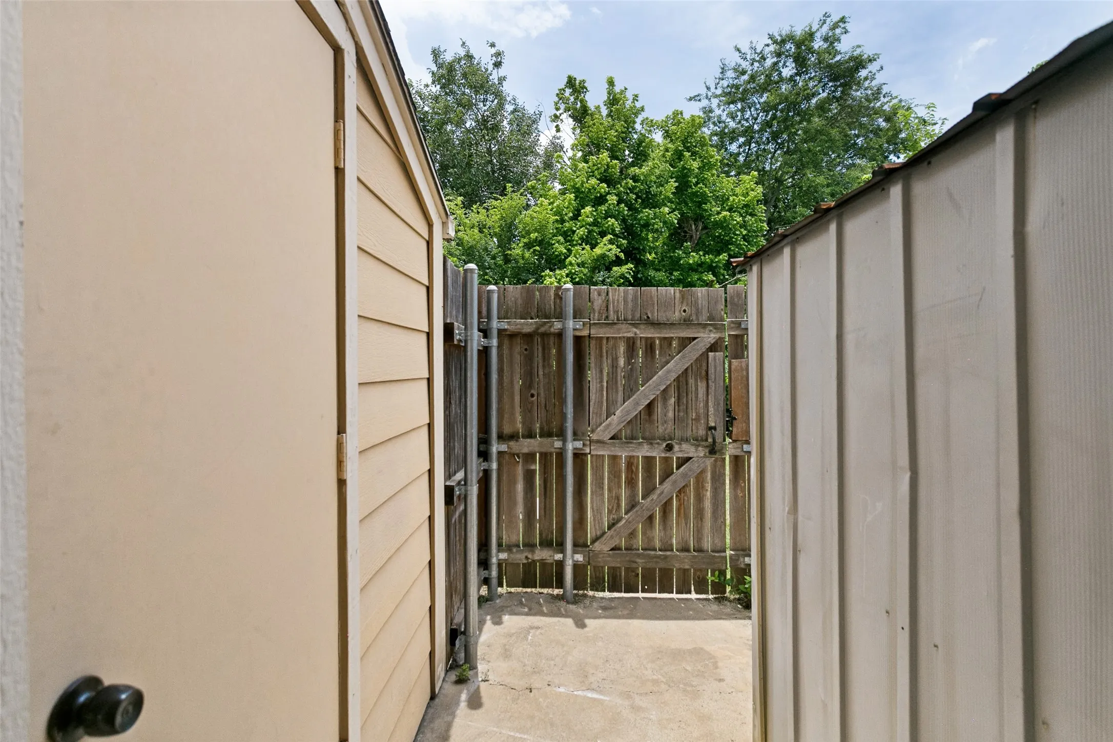 Condominium For Sale in Collin County , 2400 Jupiter Road I 2, Plano, Texas 75074, 3 Bedroom, 2 Bathroom, Garage spaces, 990 Sqft, built in 1985, mls#21288005, Real Estate Agent in Plano, Homes For Sale in Collin county, Homes For Sale in Plano, Realtor in Plano Texas, Real Estate Brokerage Independent Realty Texas, Luminita Cordes Realtor