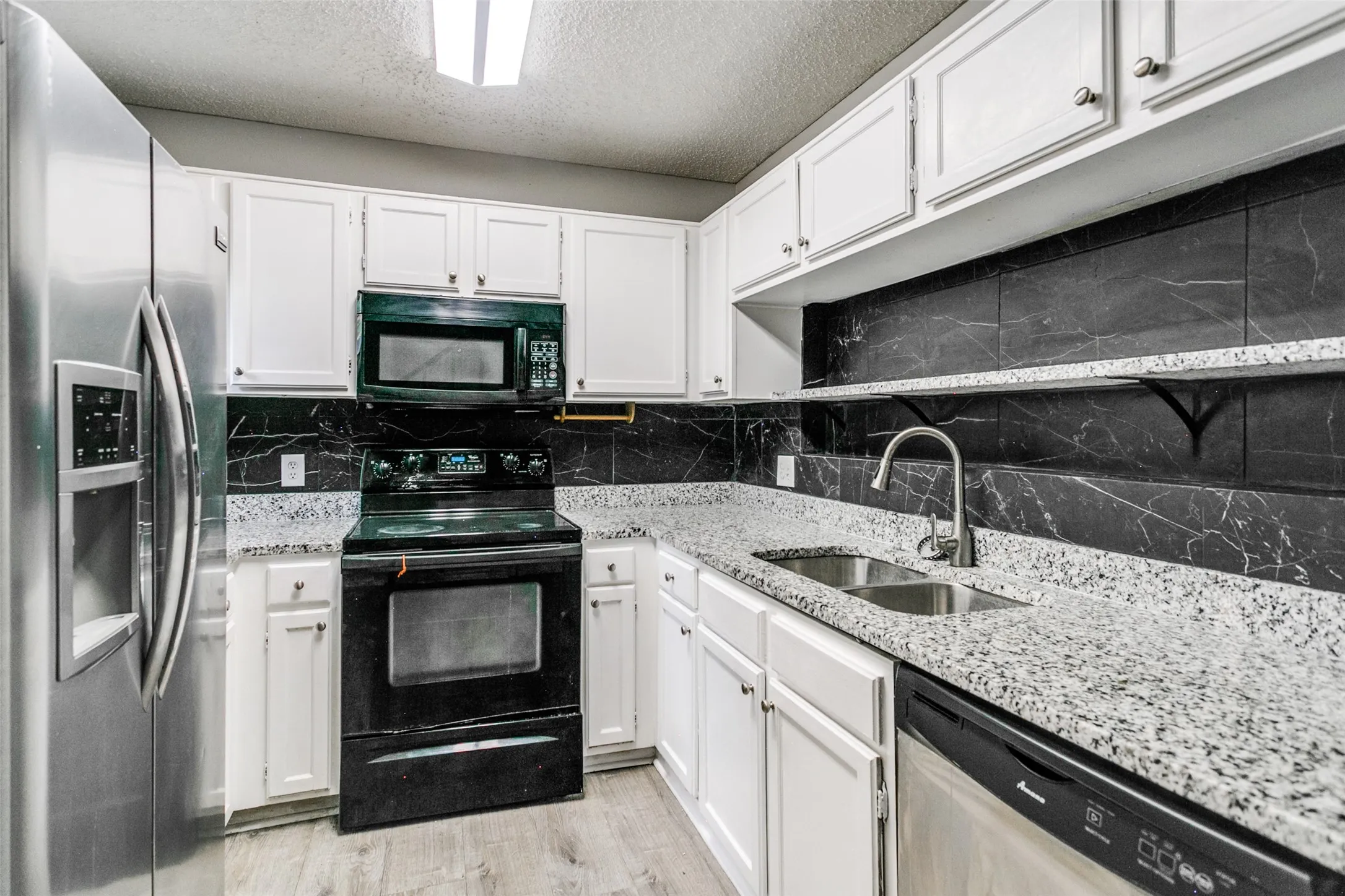 Condominium For Sale in Collin County , 2400 Jupiter Road I 2, Plano, Texas 75074, 3 Bedroom, 2 Bathroom, Garage spaces, 990 Sqft, built in 1985, mls#21288005, Real Estate Agent in Plano, Homes For Sale in Collin county, Homes For Sale in Plano, Realtor in Plano Texas, Real Estate Brokerage Independent Realty Texas, Luminita Cordes Realtor