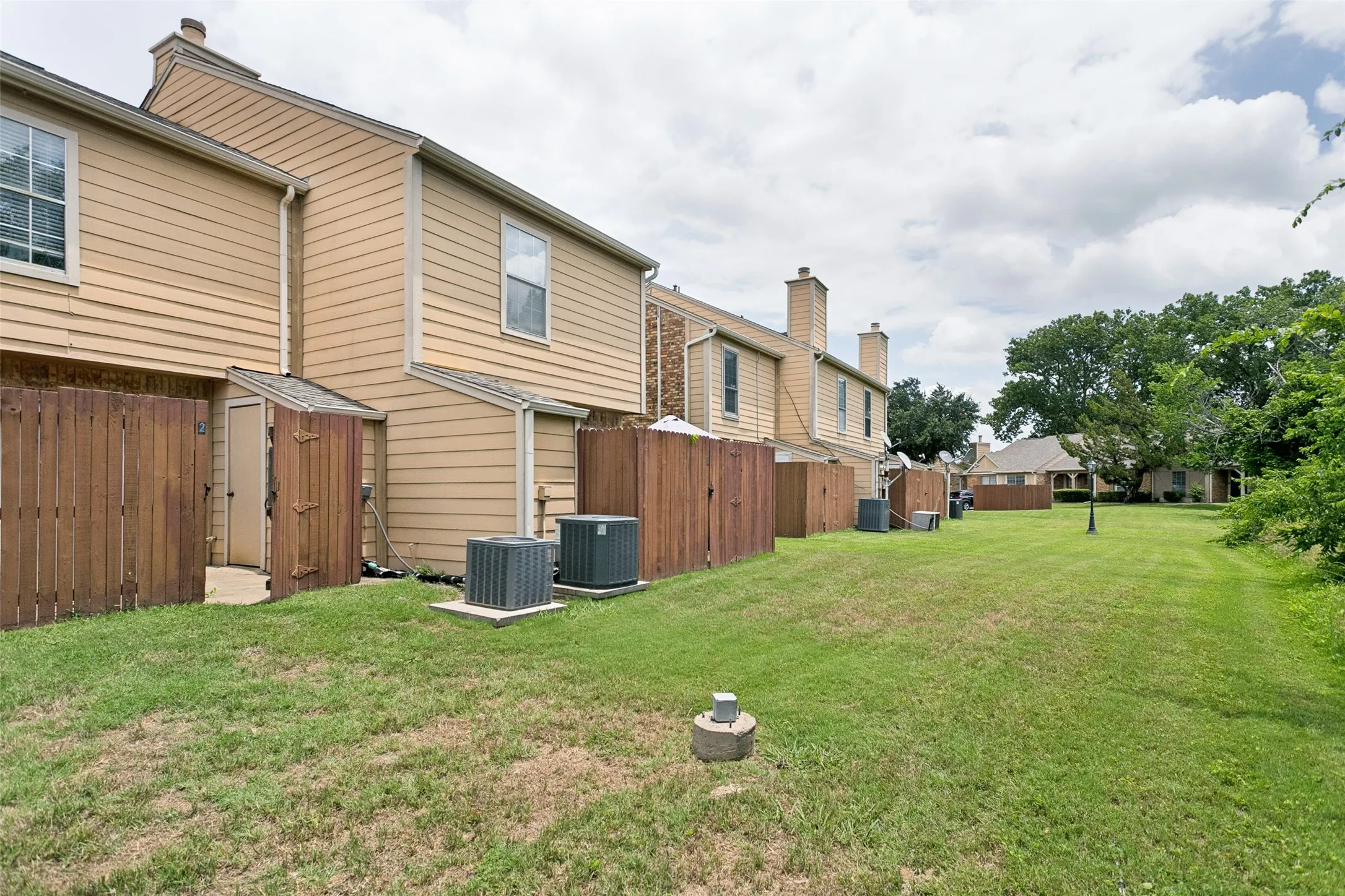 Condominium For Sale in Collin County , 2400 Jupiter Road I 2, Plano, Texas 75074, 3 Bedroom, 2 Bathroom, Garage spaces, 990 Sqft, built in 1985, mls#21288005, Real Estate Agent in Plano, Homes For Sale in Collin county, Homes For Sale in Plano, Realtor in Plano Texas, Real Estate Brokerage Independent Realty Texas, Luminita Cordes Realtor