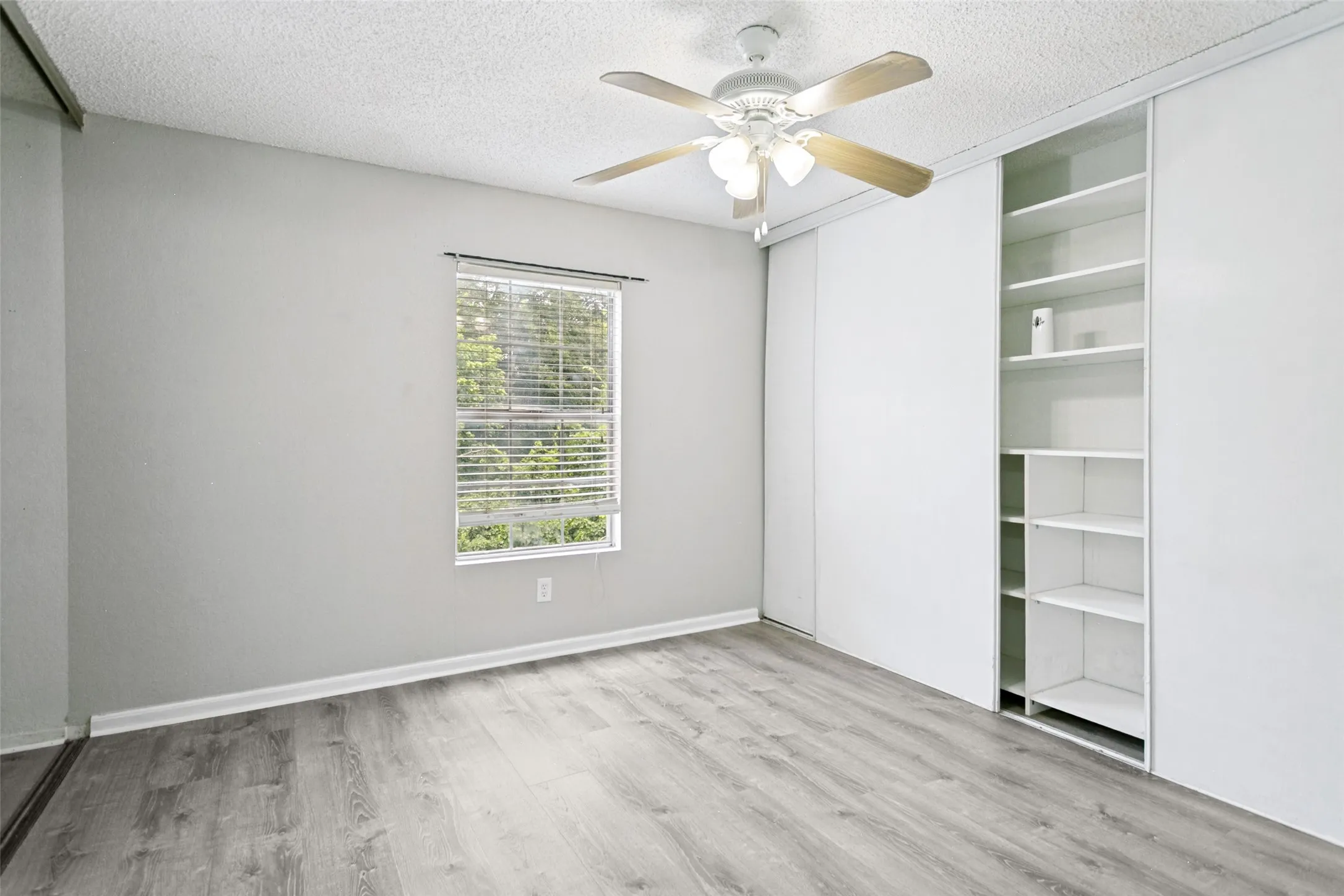 Condominium For Sale in Collin County , 2400 Jupiter Road I 2, Plano, Texas 75074, 3 Bedroom, 2 Bathroom, Garage spaces, 990 Sqft, built in 1985, mls#21288005, Real Estate Agent in Plano, Homes For Sale in Collin county, Homes For Sale in Plano, Realtor in Plano Texas, Real Estate Brokerage Independent Realty Texas, Luminita Cordes Realtor
