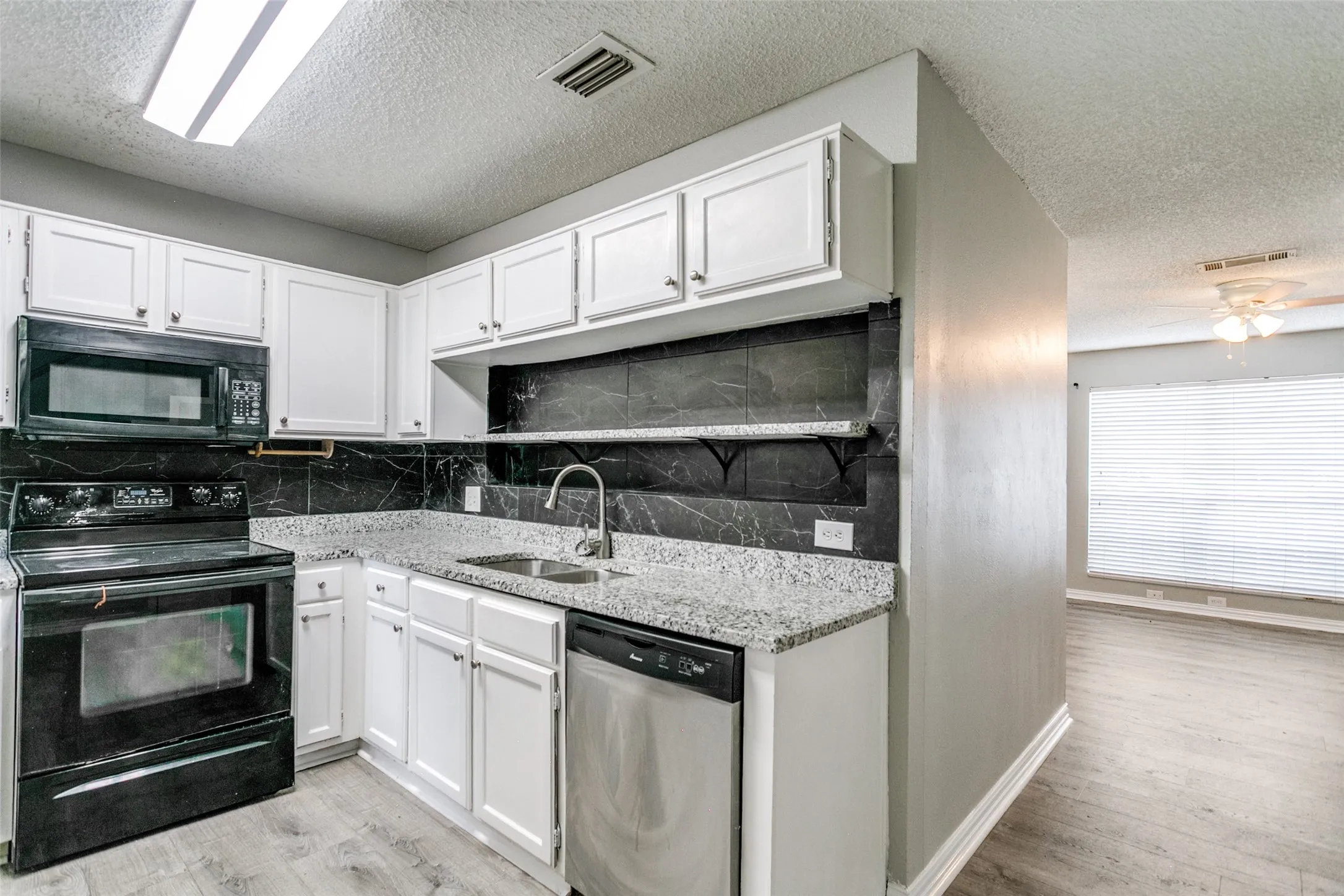Condominium For Sale in Collin County , 2400 Jupiter Road I 2, Plano, Texas 75074, 3 Bedroom, 2 Bathroom, Garage spaces, 990 Sqft, built in 1985, mls#21288005, Real Estate Agent in Plano, Homes For Sale in Collin county, Homes For Sale in Plano, Realtor in Plano Texas, Real Estate Brokerage Independent Realty Texas, Luminita Cordes Realtor