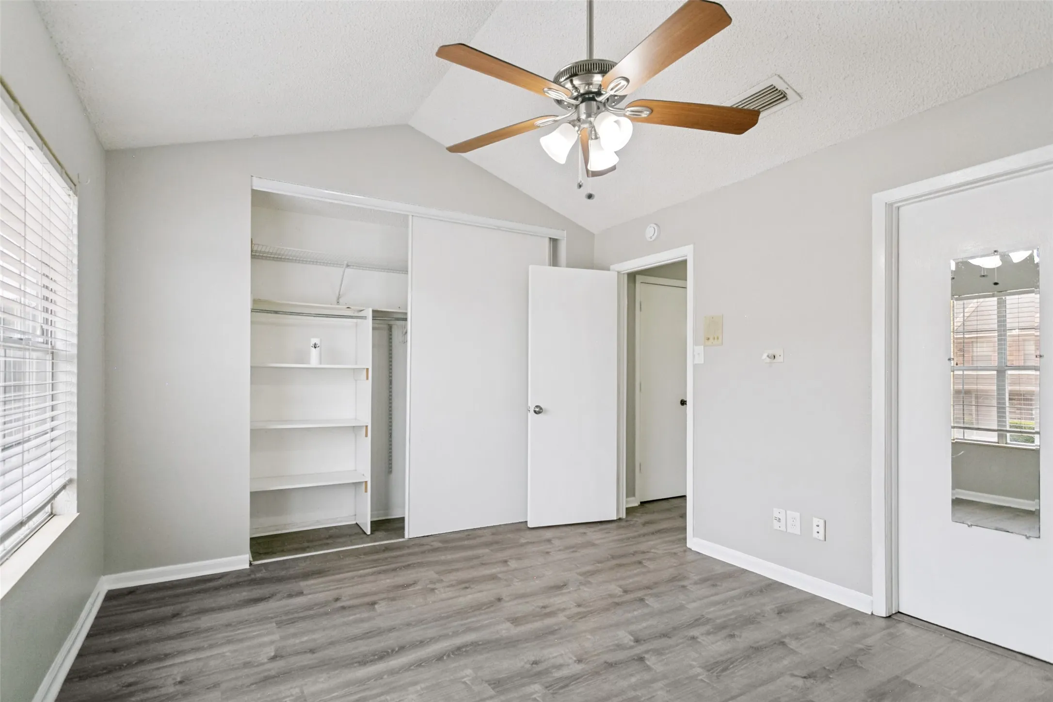 Condominium For Sale in Collin County , 2400 Jupiter Road I 2, Plano, Texas 75074, 3 Bedroom, 2 Bathroom, Garage spaces, 990 Sqft, built in 1985, mls#21288005, Real Estate Agent in Plano, Homes For Sale in Collin county, Homes For Sale in Plano, Realtor in Plano Texas, Real Estate Brokerage Independent Realty Texas, Luminita Cordes Realtor