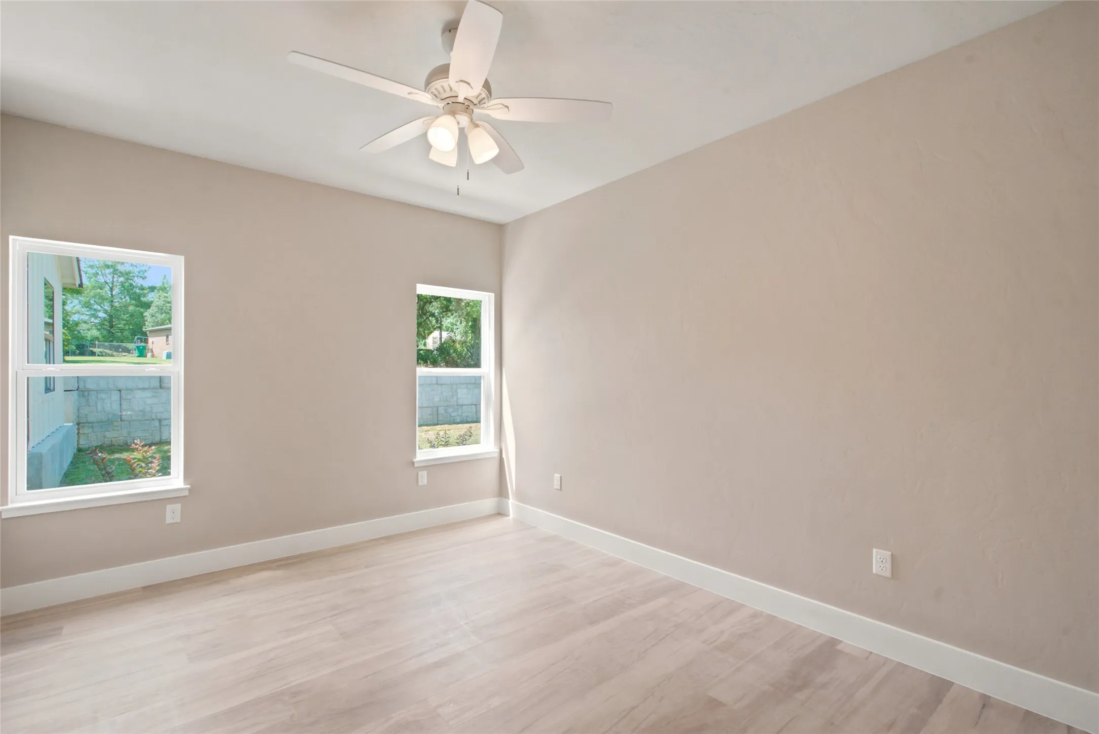 Single Family Residence For Sale in Erath County , 1459 Darren Drive, Stephenville, Texas 76401, 5 Bedroom, 6 Bathroom, 3 Garage spaces, 4,114 Sqft, built in 1981, mls#21306820, Real Estate Agent in Stephenville, Homes For Sale in Erath county, Homes For Sale in Stephenville, Realtor in Stephenville Texas, Real Estate Brokerage Independent Realty Texas, Luminita Cordes Realtor