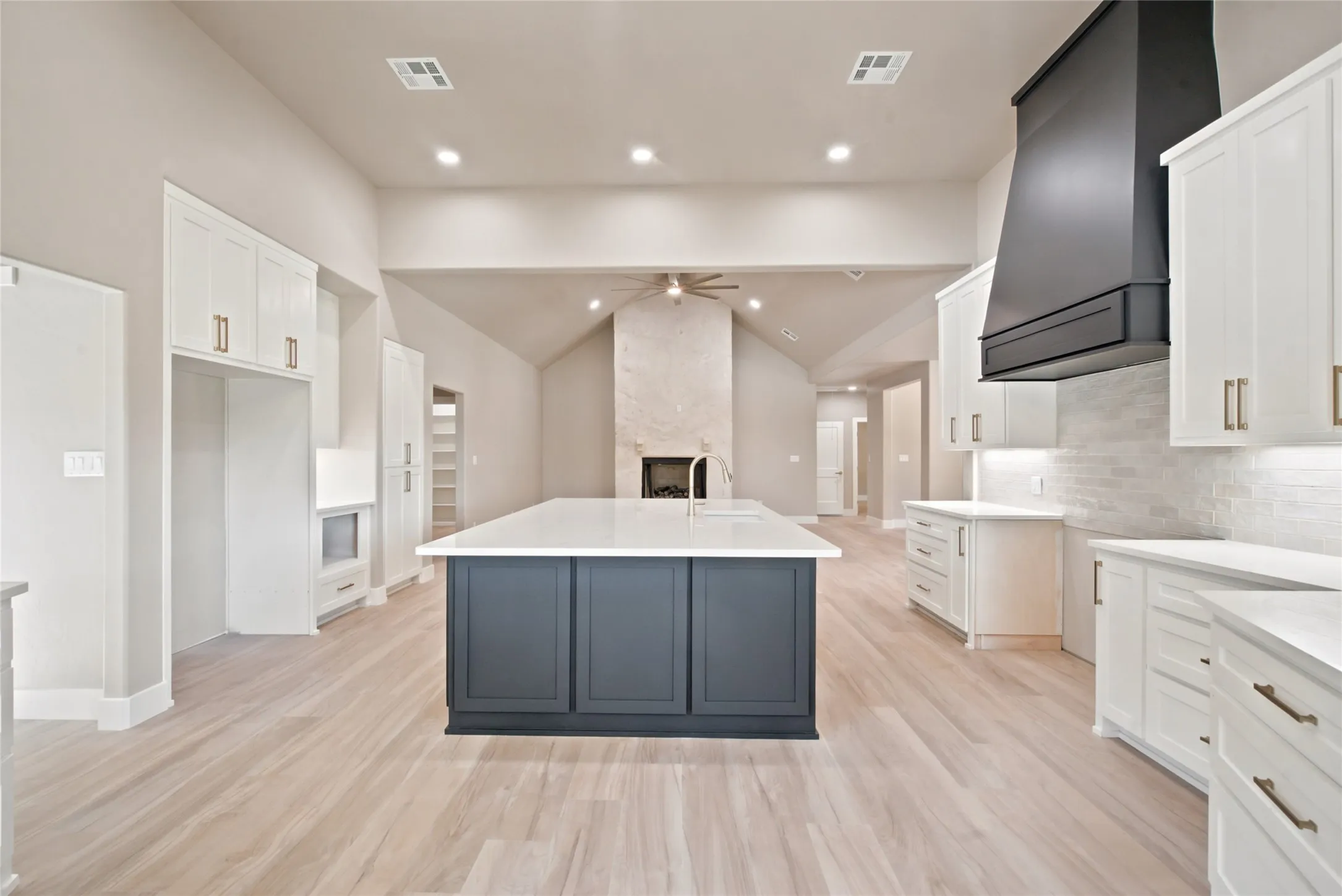 Single Family Residence For Sale in Erath County , 1459 Darren Drive, Stephenville, Texas 76401, 5 Bedroom, 6 Bathroom, 3 Garage spaces, 4,114 Sqft, built in 1981, mls#21306820, Real Estate Agent in Stephenville, Homes For Sale in Erath county, Homes For Sale in Stephenville, Realtor in Stephenville Texas, Real Estate Brokerage Independent Realty Texas, Luminita Cordes Realtor