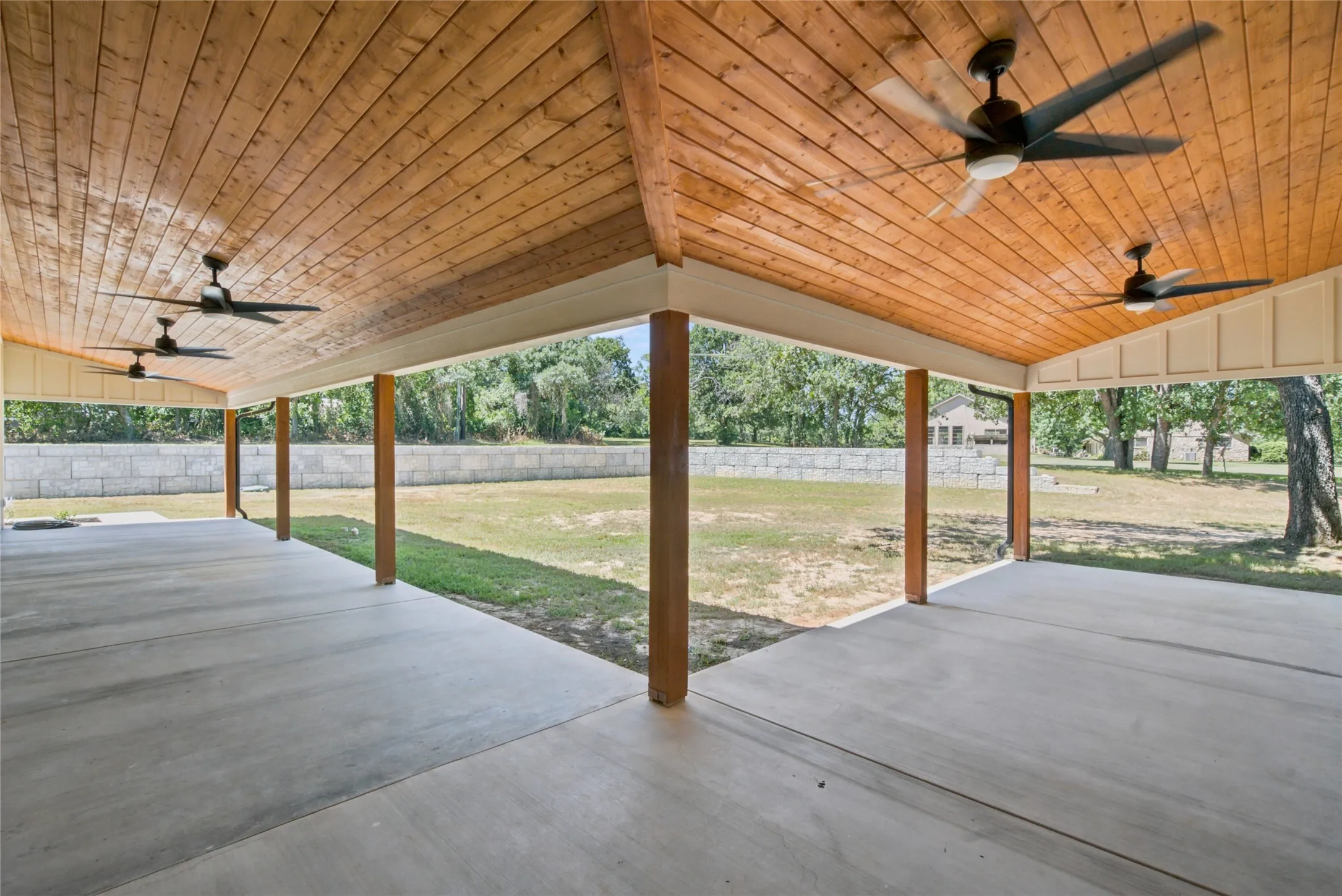 Single Family Residence For Sale in Erath County , 1459 Darren Drive, Stephenville, Texas 76401, 5 Bedroom, 6 Bathroom, 3 Garage spaces, 4,114 Sqft, built in 1981, mls#21306820, Real Estate Agent in Stephenville, Homes For Sale in Erath county, Homes For Sale in Stephenville, Realtor in Stephenville Texas, Real Estate Brokerage Independent Realty Texas, Luminita Cordes Realtor