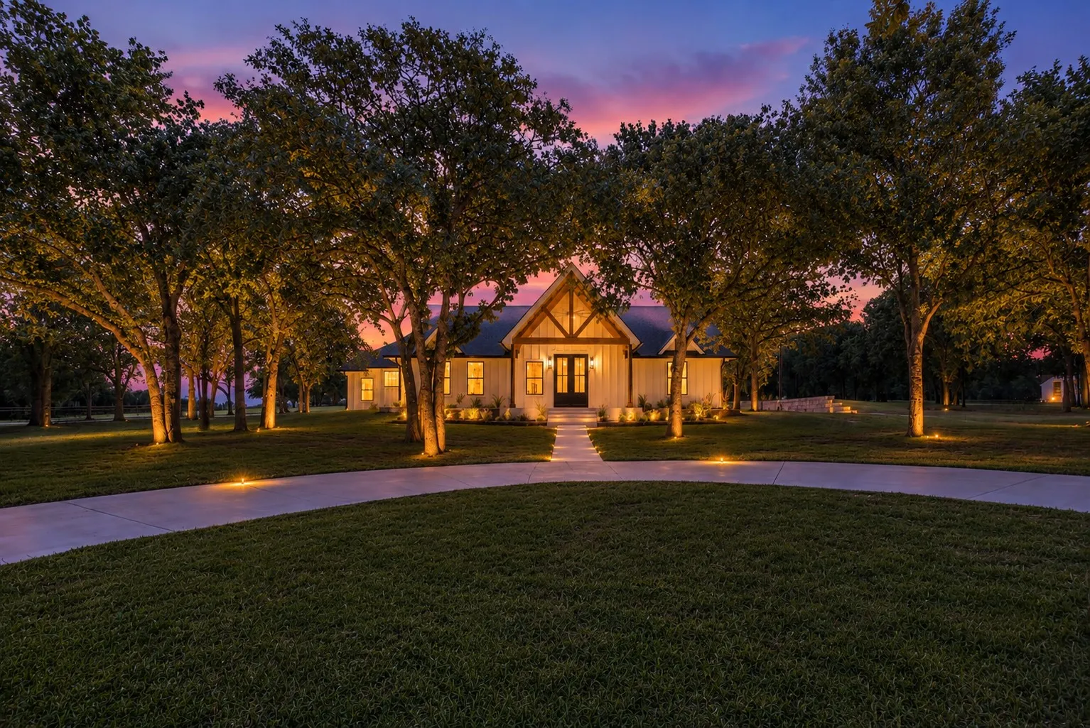Single Family Residence For Sale in Erath County , 1459 Darren Drive, Stephenville, Texas 76401, 5 Bedroom, 6 Bathroom, 3 Garage spaces, 4,114 Sqft, built in 1981, mls#21306820, Real Estate Agent in Stephenville, Homes For Sale in Erath county, Homes For Sale in Stephenville, Realtor in Stephenville Texas, Real Estate Brokerage Independent Realty Texas, Luminita Cordes Realtor