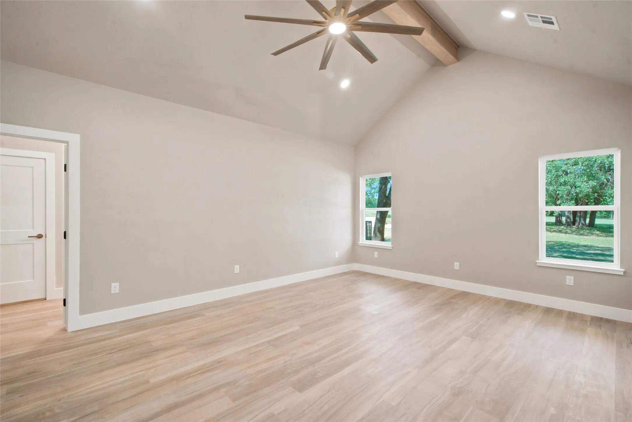 Single Family Residence For Sale in Erath County , 1459 Darren Drive, Stephenville, Texas 76401, 5 Bedroom, 6 Bathroom, 3 Garage spaces, 4,114 Sqft, built in 1981, mls#21306820, Real Estate Agent in Stephenville, Homes For Sale in Erath county, Homes For Sale in Stephenville, Realtor in Stephenville Texas, Real Estate Brokerage Independent Realty Texas, Luminita Cordes Realtor