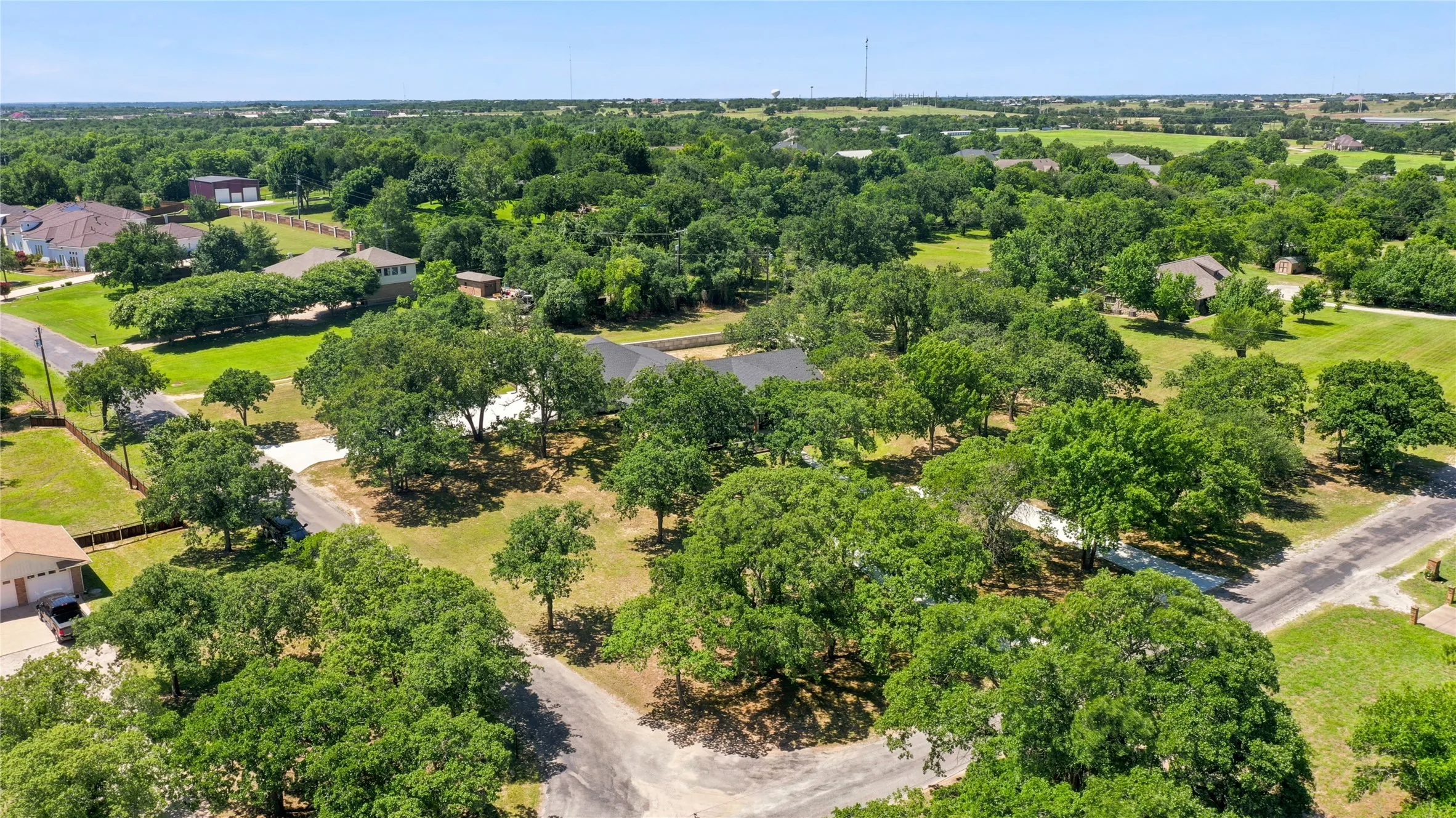 Single Family Residence For Sale in Erath County , 1459 Darren Drive, Stephenville, Texas 76401, 5 Bedroom, 6 Bathroom, 3 Garage spaces, 4,114 Sqft, built in 1981, mls#21306820, Real Estate Agent in Stephenville, Homes For Sale in Erath county, Homes For Sale in Stephenville, Realtor in Stephenville Texas, Real Estate Brokerage Independent Realty Texas, Luminita Cordes Realtor