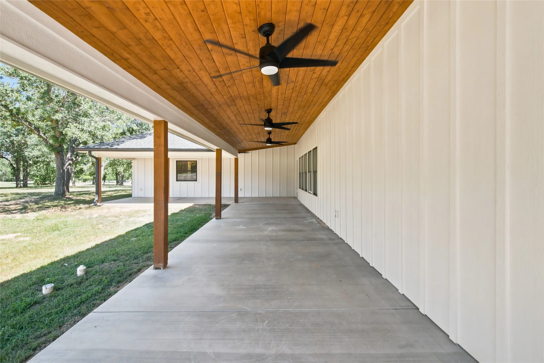 Single Family Residence For Sale in Erath County , 1459 Darren Drive, Stephenville, Texas 76401, 5 Bedroom, 6 Bathroom, 3 Garage spaces, 4,114 Sqft, built in 1981, mls#21306820, Real Estate Agent in Stephenville, Homes For Sale in Erath county, Homes For Sale in Stephenville, Realtor in Stephenville Texas, Real Estate Brokerage Independent Realty Texas, Luminita Cordes Realtor