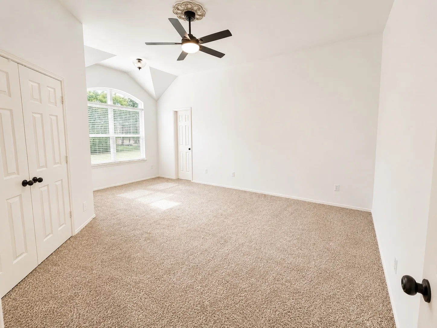 Single Family Residence For Sale in Collin County , 428 Hickory Drive, Murphy, Texas 75094, 4 Bedroom, 2 Bathroom, 2 Garage spaces, 2,071 Sqft, built in 2001, mls#21309653, Real Estate Agent in Murphy, Homes For Sale in Collin county, Homes For Sale in Murphy, Realtor in Murphy Texas, Real Estate Brokerage Independent Realty Texas, Luminita Cordes Realtor