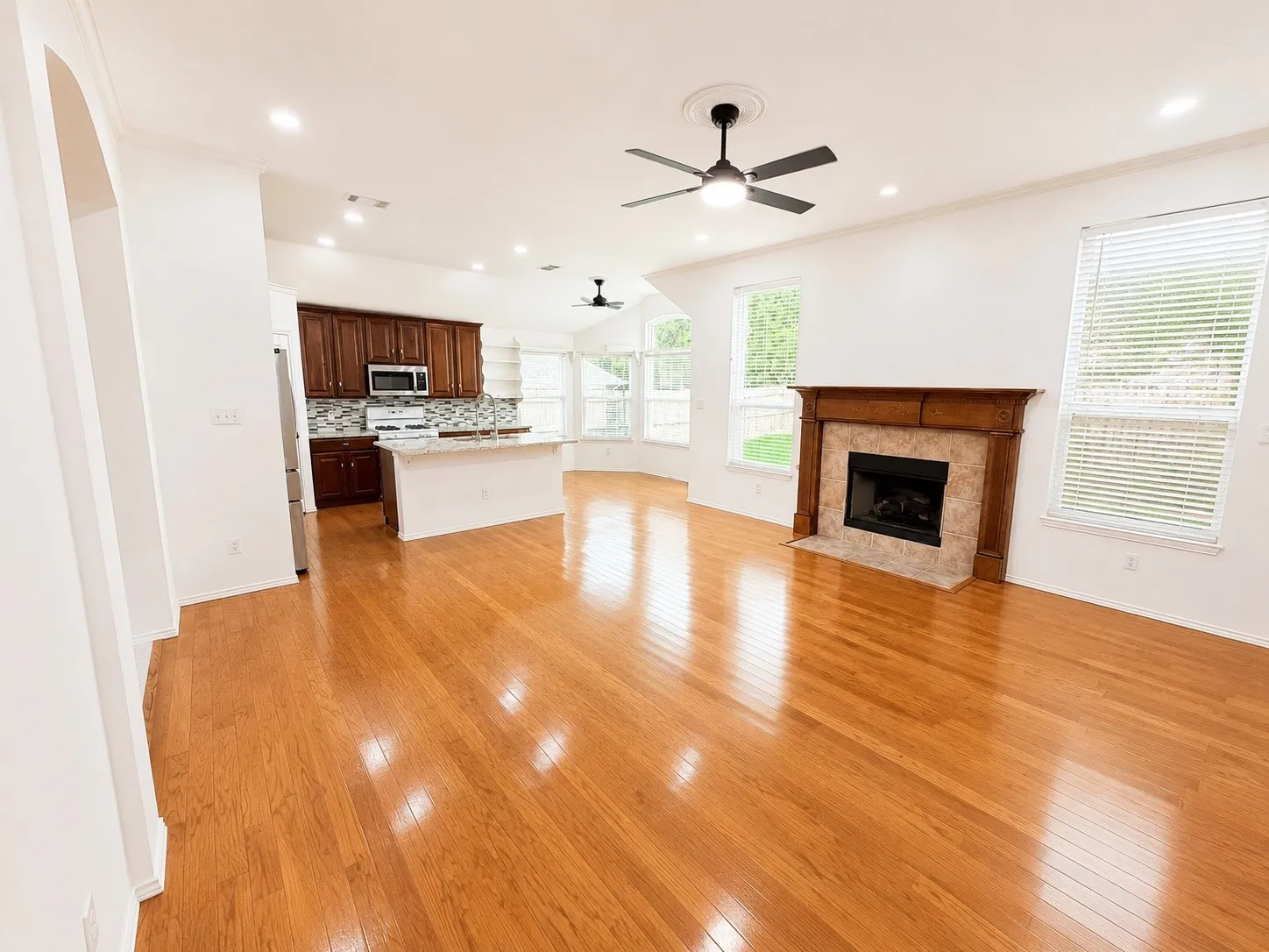 Single Family Residence For Sale in Collin County , 428 Hickory Drive, Murphy, Texas 75094, 4 Bedroom, 2 Bathroom, 2 Garage spaces, 2,071 Sqft, built in 2001, mls#21309653, Real Estate Agent in Murphy, Homes For Sale in Collin county, Homes For Sale in Murphy, Realtor in Murphy Texas, Real Estate Brokerage Independent Realty Texas, Luminita Cordes Realtor