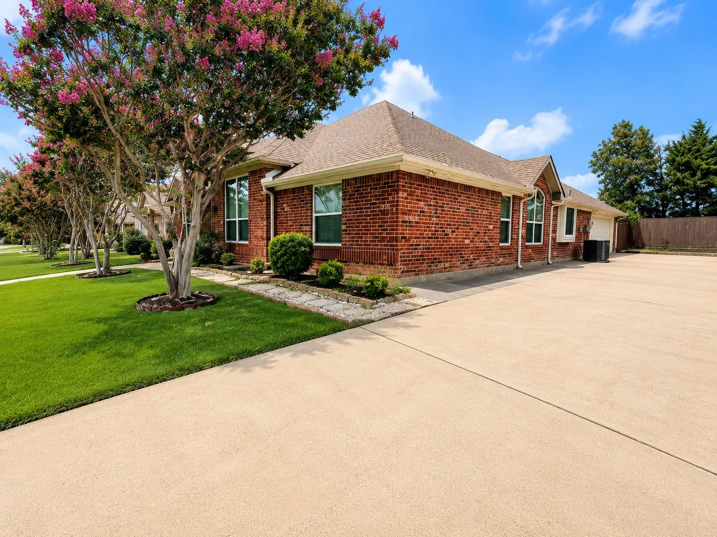 Single Family Residence For Sale in Collin County , 428 Hickory Drive, Murphy, Texas 75094, 4 Bedroom, 2 Bathroom, 2 Garage spaces, 2,071 Sqft, built in 2001, mls#21309653, Real Estate Agent in Murphy, Homes For Sale in Collin county, Homes For Sale in Murphy, Realtor in Murphy Texas, Real Estate Brokerage Independent Realty Texas, Luminita Cordes Realtor