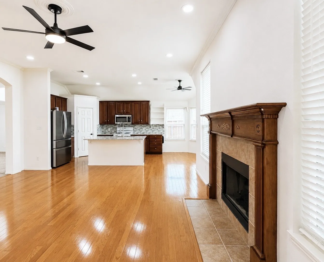 Single Family Residence For Sale in Collin County , 428 Hickory Drive, Murphy, Texas 75094, 4 Bedroom, 2 Bathroom, 2 Garage spaces, 2,071 Sqft, built in 2001, mls#21309653, Real Estate Agent in Murphy, Homes For Sale in Collin county, Homes For Sale in Murphy, Realtor in Murphy Texas, Real Estate Brokerage Independent Realty Texas, Luminita Cordes Realtor