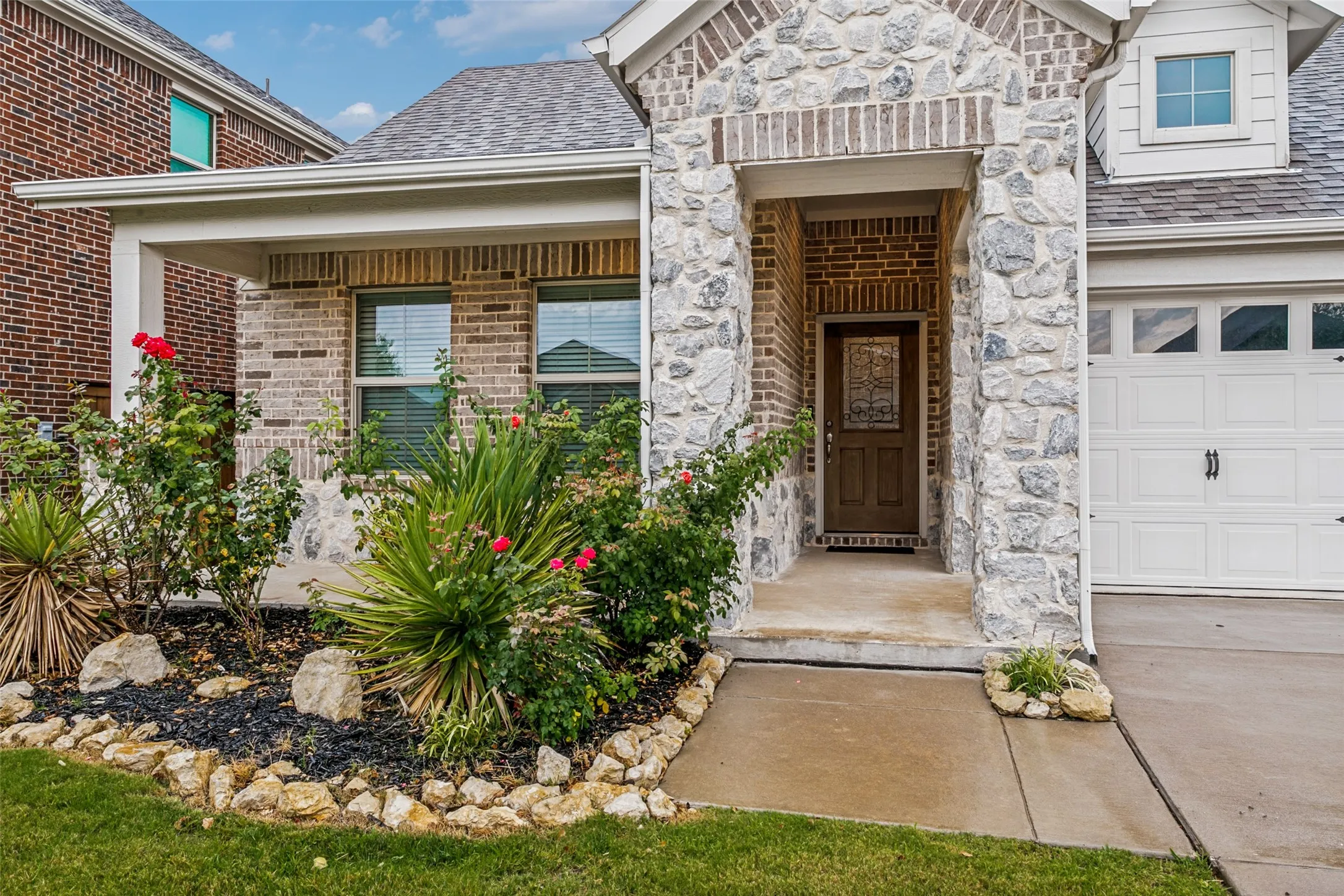 Single Family Residence For Sale in Tarrant County , 5508 Baker Creek Road, Fort Worth, Texas 76126, 3 Bedroom, 2 Bathroom, 2 Garage spaces, 1,689 Sqft, built in 2020, mls#21309507, Real Estate Agent in Fort Worth, Homes For Sale in Tarrant county, Homes For Sale in Fort Worth, Realtor in Fort Worth Texas, Real Estate Brokerage Independent Realty Texas, Luminita Cordes Realtor