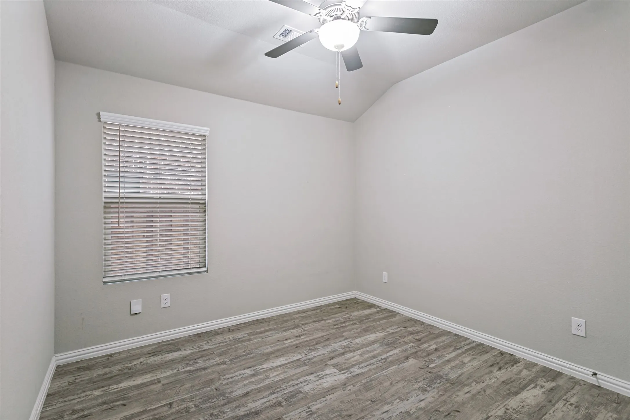 Single Family Residence For Sale in Tarrant County , 5508 Baker Creek Road, Fort Worth, Texas 76126, 3 Bedroom, 2 Bathroom, 2 Garage spaces, 1,689 Sqft, built in 2020, mls#21309507, Real Estate Agent in Fort Worth, Homes For Sale in Tarrant county, Homes For Sale in Fort Worth, Realtor in Fort Worth Texas, Real Estate Brokerage Independent Realty Texas, Luminita Cordes Realtor