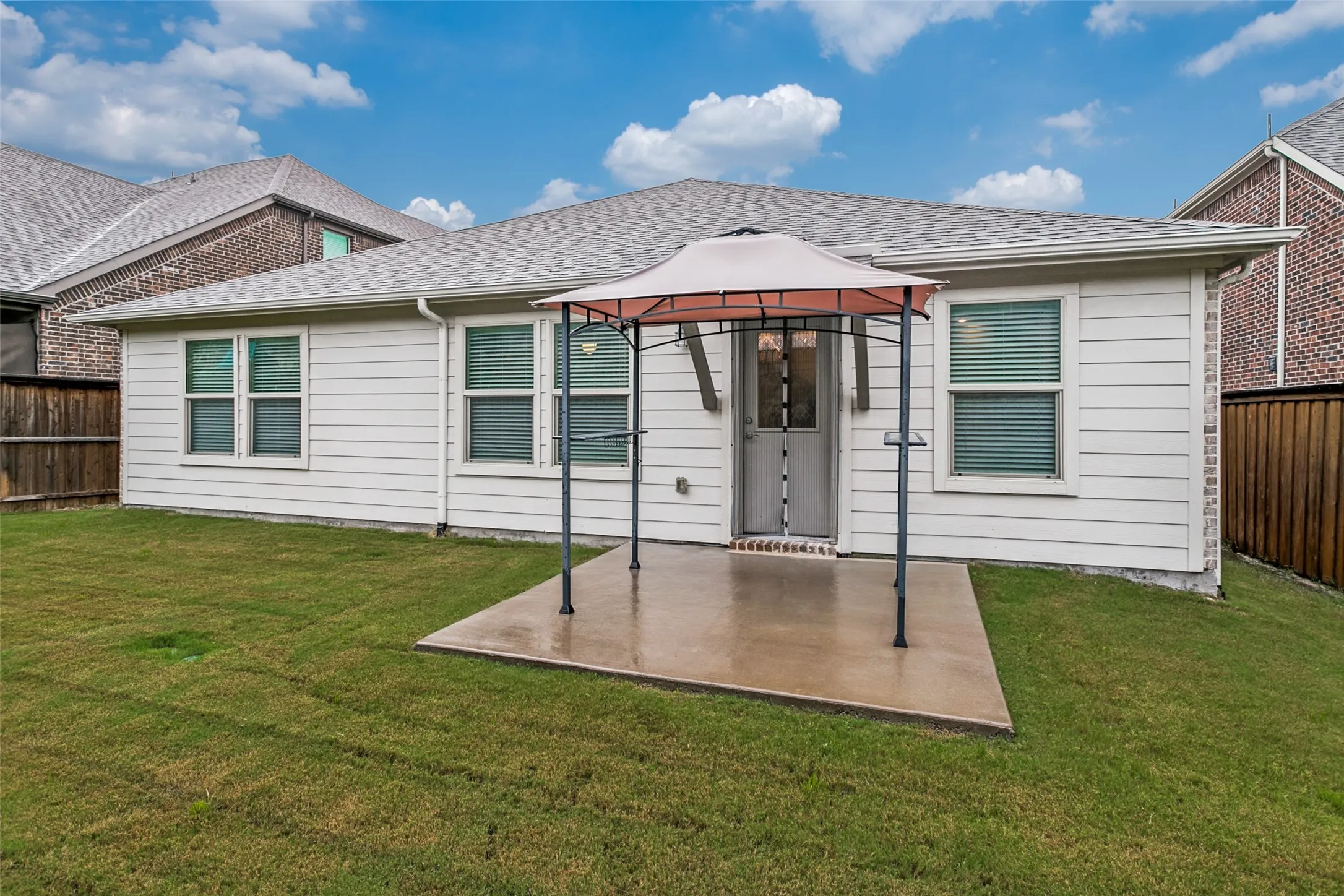 Single Family Residence For Sale in Tarrant County , 5508 Baker Creek Road, Fort Worth, Texas 76126, 3 Bedroom, 2 Bathroom, 2 Garage spaces, 1,689 Sqft, built in 2020, mls#21309507, Real Estate Agent in Fort Worth, Homes For Sale in Tarrant county, Homes For Sale in Fort Worth, Realtor in Fort Worth Texas, Real Estate Brokerage Independent Realty Texas, Luminita Cordes Realtor