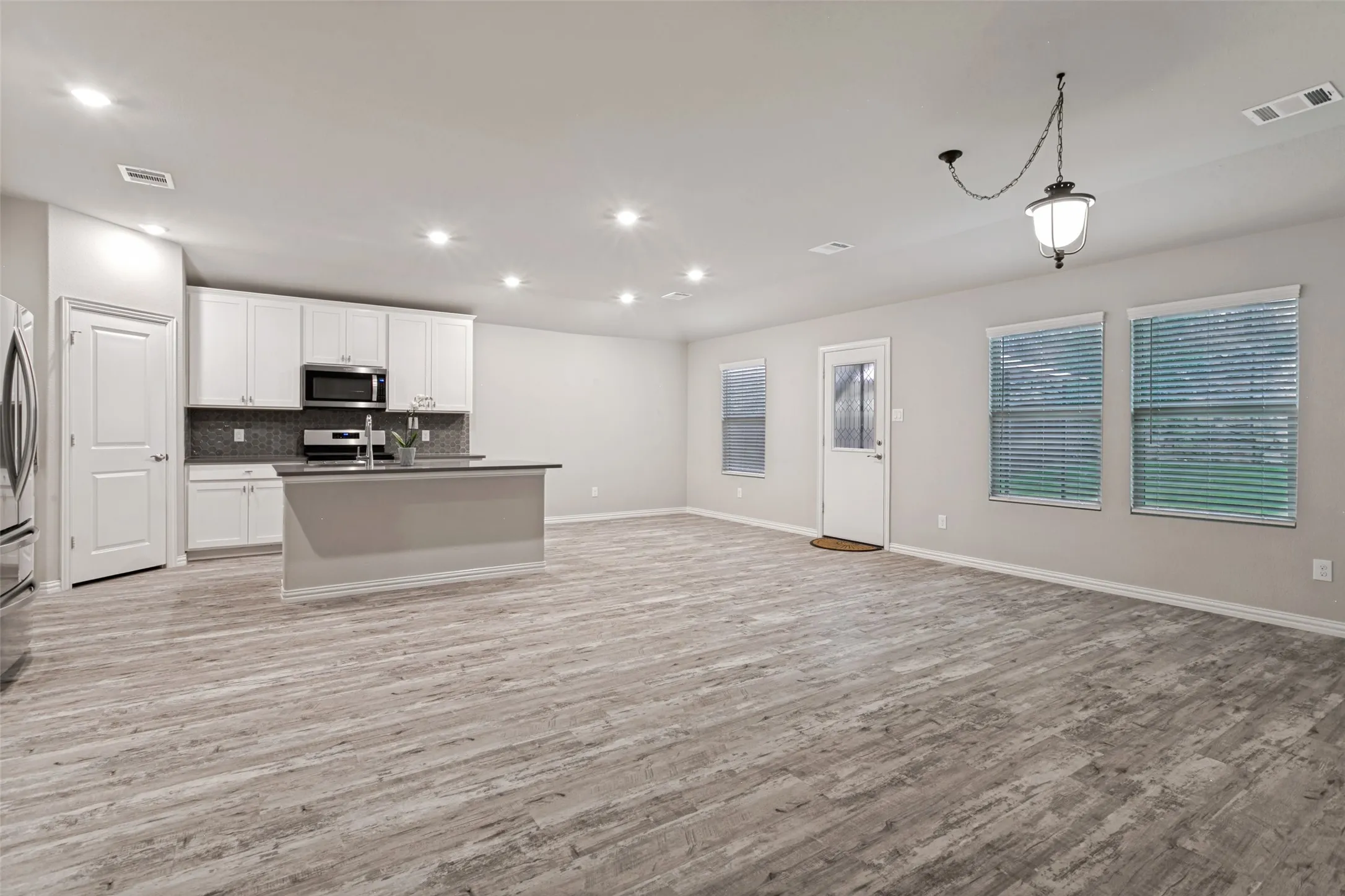 Single Family Residence For Sale in Tarrant County , 5508 Baker Creek Road, Fort Worth, Texas 76126, 3 Bedroom, 2 Bathroom, 2 Garage spaces, 1,689 Sqft, built in 2020, mls#21309507, Real Estate Agent in Fort Worth, Homes For Sale in Tarrant county, Homes For Sale in Fort Worth, Realtor in Fort Worth Texas, Real Estate Brokerage Independent Realty Texas, Luminita Cordes Realtor