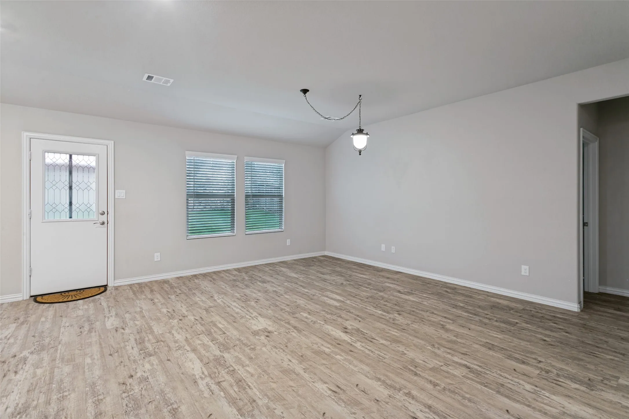 Single Family Residence For Sale in Tarrant County , 5508 Baker Creek Road, Fort Worth, Texas 76126, 3 Bedroom, 2 Bathroom, 2 Garage spaces, 1,689 Sqft, built in 2020, mls#21309507, Real Estate Agent in Fort Worth, Homes For Sale in Tarrant county, Homes For Sale in Fort Worth, Realtor in Fort Worth Texas, Real Estate Brokerage Independent Realty Texas, Luminita Cordes Realtor