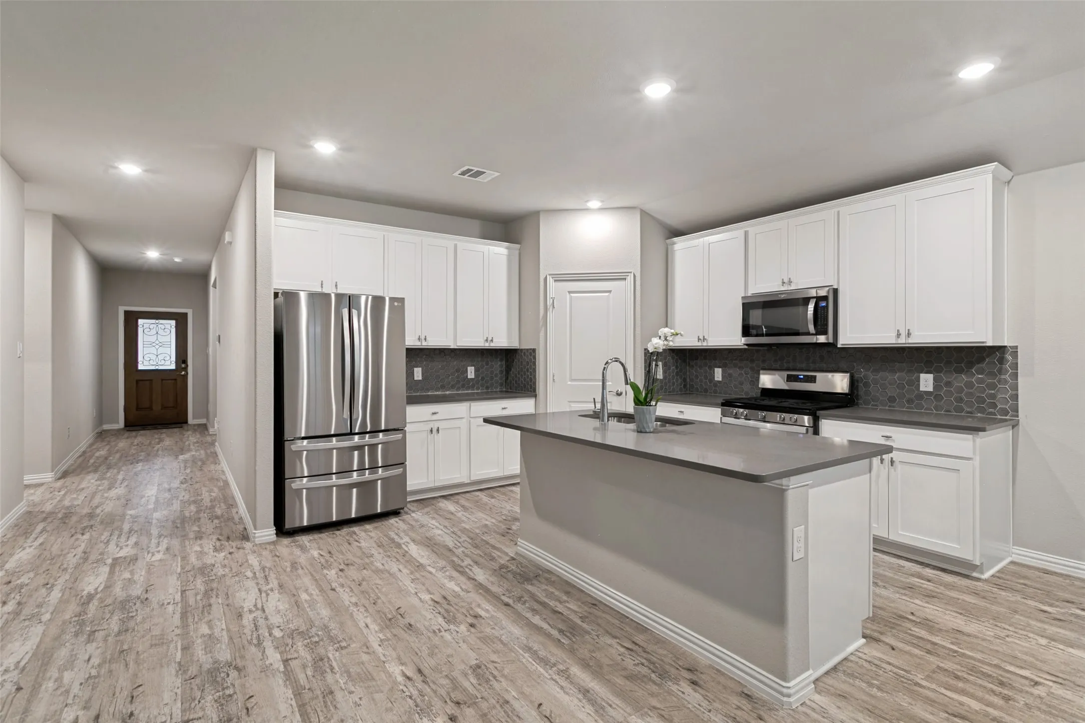 Single Family Residence For Sale in Tarrant County , 5508 Baker Creek Road, Fort Worth, Texas 76126, 3 Bedroom, 2 Bathroom, 2 Garage spaces, 1,689 Sqft, built in 2020, mls#21309507, Real Estate Agent in Fort Worth, Homes For Sale in Tarrant county, Homes For Sale in Fort Worth, Realtor in Fort Worth Texas, Real Estate Brokerage Independent Realty Texas, Luminita Cordes Realtor