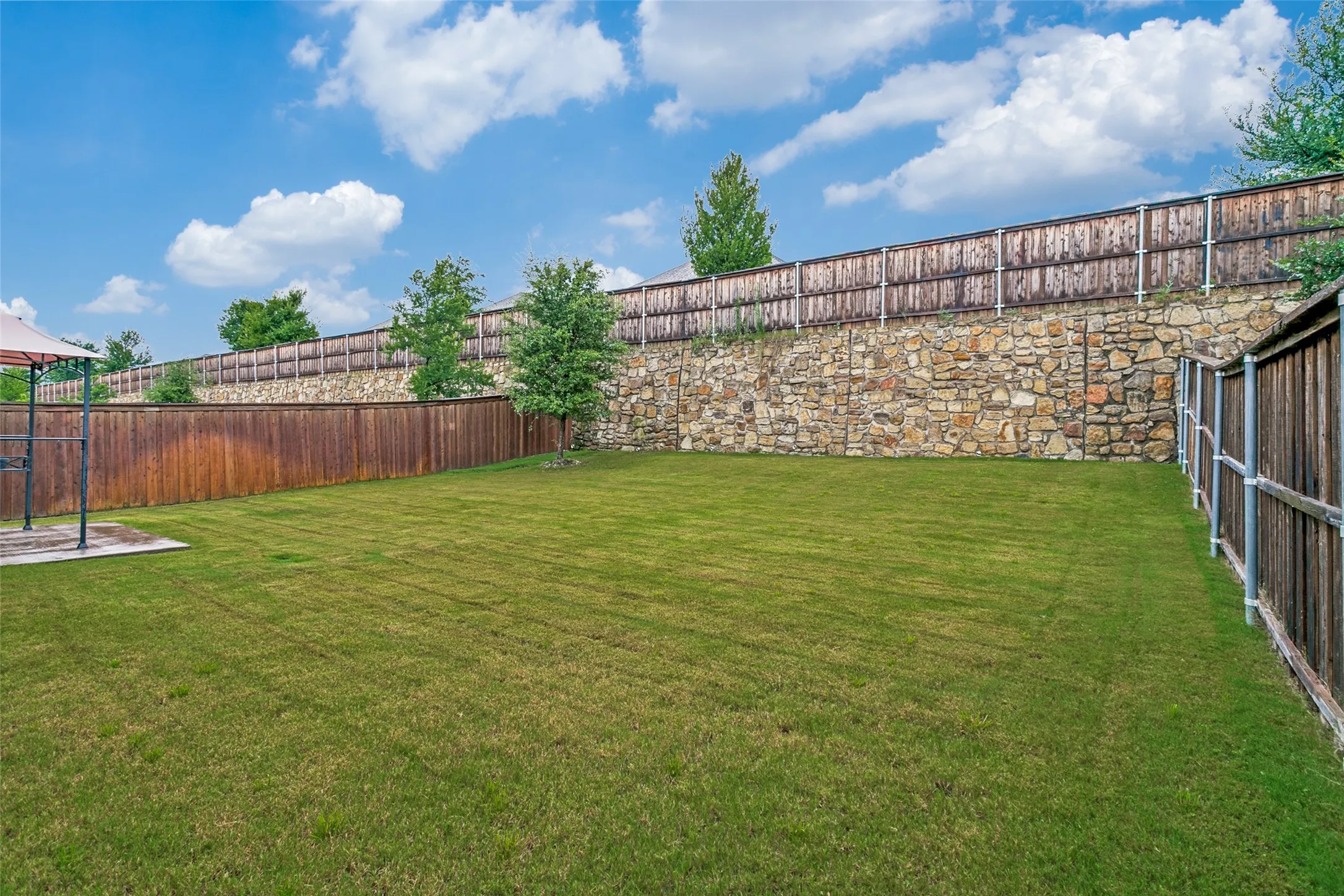 Single Family Residence For Sale in Tarrant County , 5508 Baker Creek Road, Fort Worth, Texas 76126, 3 Bedroom, 2 Bathroom, 2 Garage spaces, 1,689 Sqft, built in 2020, mls#21309507, Real Estate Agent in Fort Worth, Homes For Sale in Tarrant county, Homes For Sale in Fort Worth, Realtor in Fort Worth Texas, Real Estate Brokerage Independent Realty Texas, Luminita Cordes Realtor