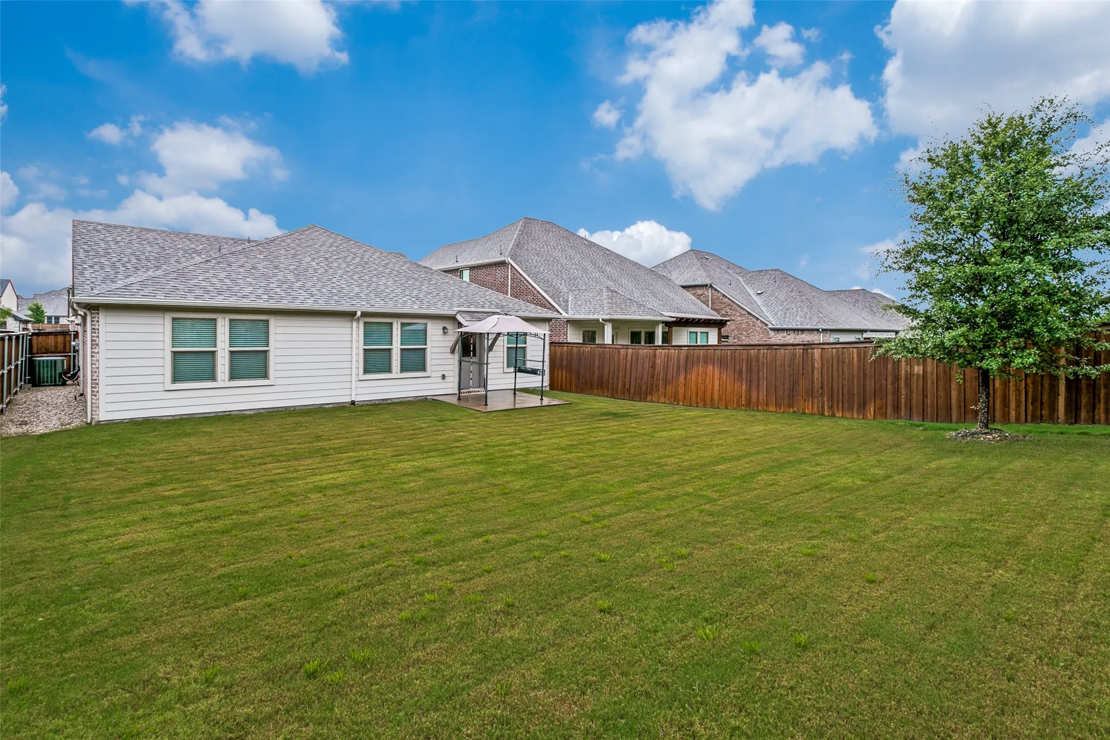 Single Family Residence For Sale in Tarrant County , 5508 Baker Creek Road, Fort Worth, Texas 76126, 3 Bedroom, 2 Bathroom, 2 Garage spaces, 1,689 Sqft, built in 2020, mls#21309507, Real Estate Agent in Fort Worth, Homes For Sale in Tarrant county, Homes For Sale in Fort Worth, Realtor in Fort Worth Texas, Real Estate Brokerage Independent Realty Texas, Luminita Cordes Realtor