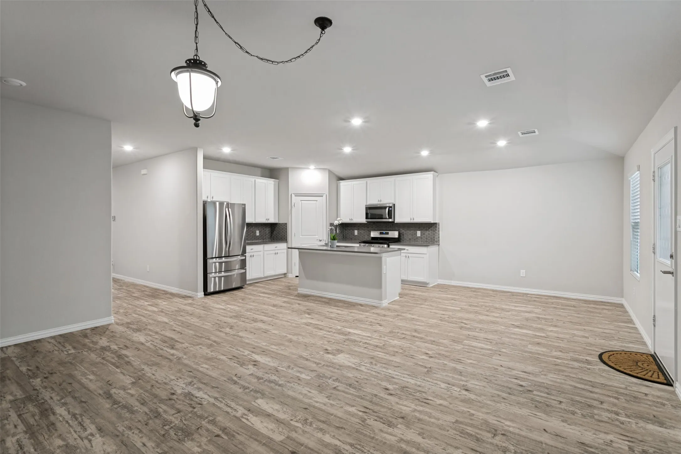 Single Family Residence For Sale in Tarrant County , 5508 Baker Creek Road, Fort Worth, Texas 76126, 3 Bedroom, 2 Bathroom, 2 Garage spaces, 1,689 Sqft, built in 2020, mls#21309507, Real Estate Agent in Fort Worth, Homes For Sale in Tarrant county, Homes For Sale in Fort Worth, Realtor in Fort Worth Texas, Real Estate Brokerage Independent Realty Texas, Luminita Cordes Realtor