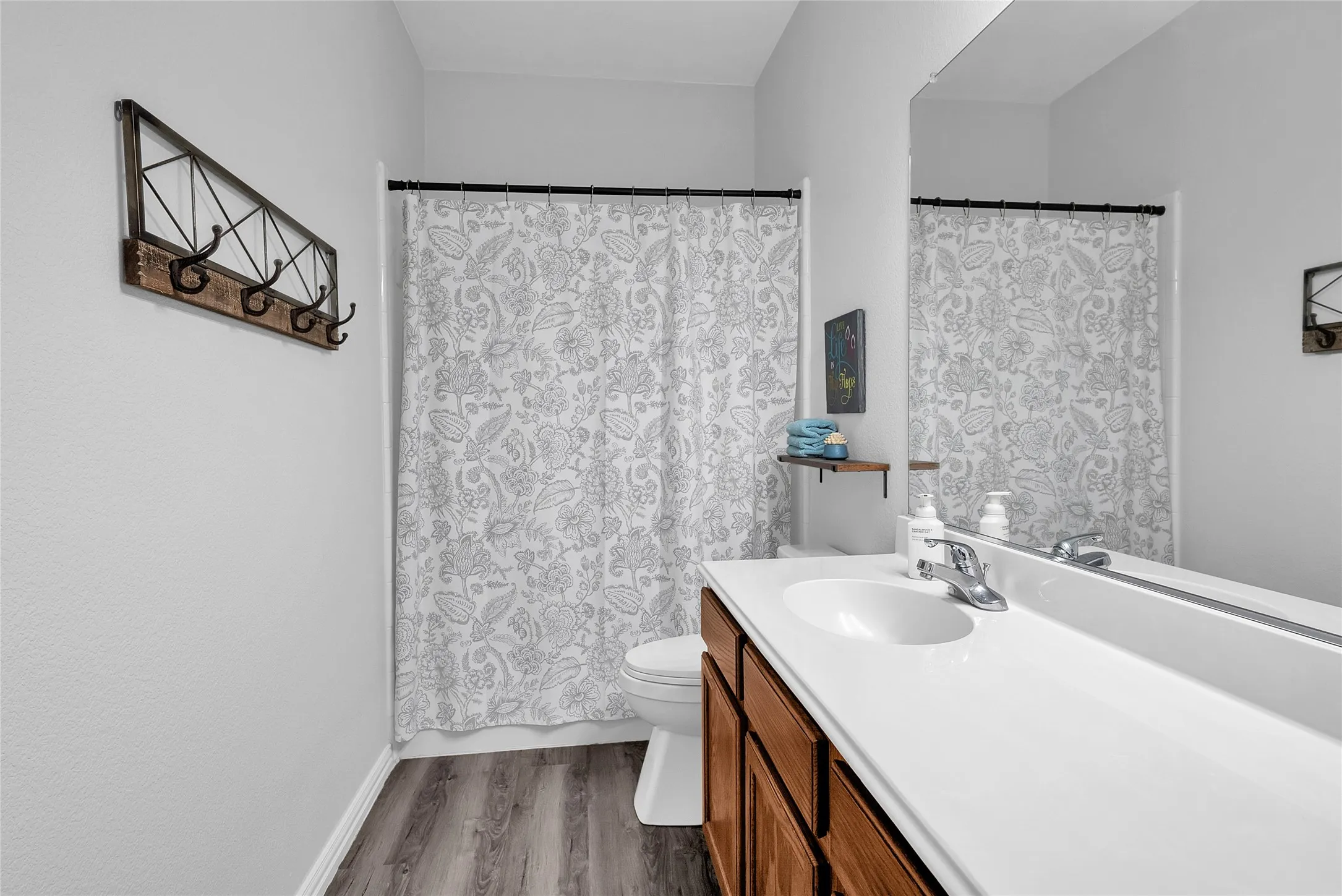 Single Family Residence For Sale in Collin County , 6208 Brownstone Drive, Mc Kinney, Texas 75070, 4 Bedroom, 2 Bathroom, 2 Garage spaces, 2,925 Sqft, built in 2004, mls#21307200, Real Estate Agent in Mc Kinney, Homes For Sale in Collin county, Homes For Sale in Mc Kinney, Realtor in Mc Kinney Texas, Real Estate Brokerage Independent Realty Texas, Luminita Cordes Realtor