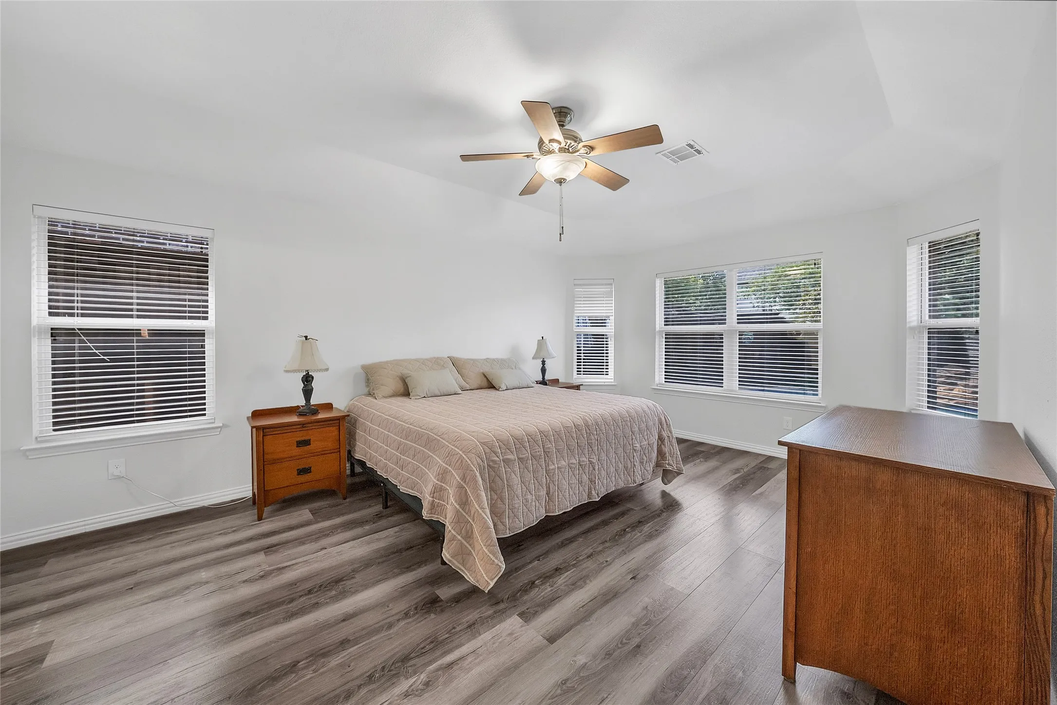 Single Family Residence For Sale in Collin County , 6208 Brownstone Drive, Mc Kinney, Texas 75070, 4 Bedroom, 2 Bathroom, 2 Garage spaces, 2,925 Sqft, built in 2004, mls#21307200, Real Estate Agent in Mc Kinney, Homes For Sale in Collin county, Homes For Sale in Mc Kinney, Realtor in Mc Kinney Texas, Real Estate Brokerage Independent Realty Texas, Luminita Cordes Realtor