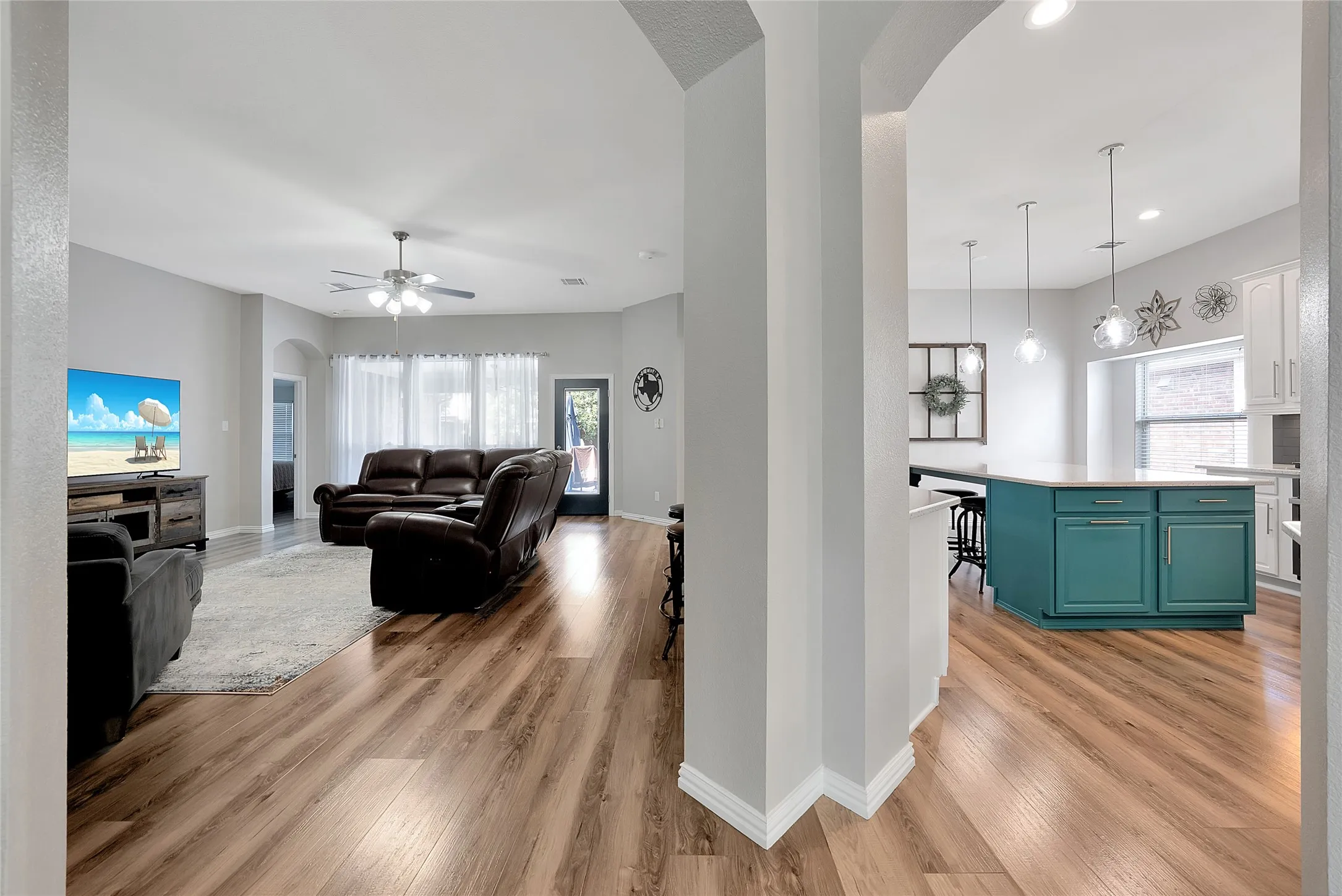 Single Family Residence For Sale in Collin County , 6208 Brownstone Drive, Mc Kinney, Texas 75070, 4 Bedroom, 2 Bathroom, 2 Garage spaces, 2,925 Sqft, built in 2004, mls#21307200, Real Estate Agent in Mc Kinney, Homes For Sale in Collin county, Homes For Sale in Mc Kinney, Realtor in Mc Kinney Texas, Real Estate Brokerage Independent Realty Texas, Luminita Cordes Realtor