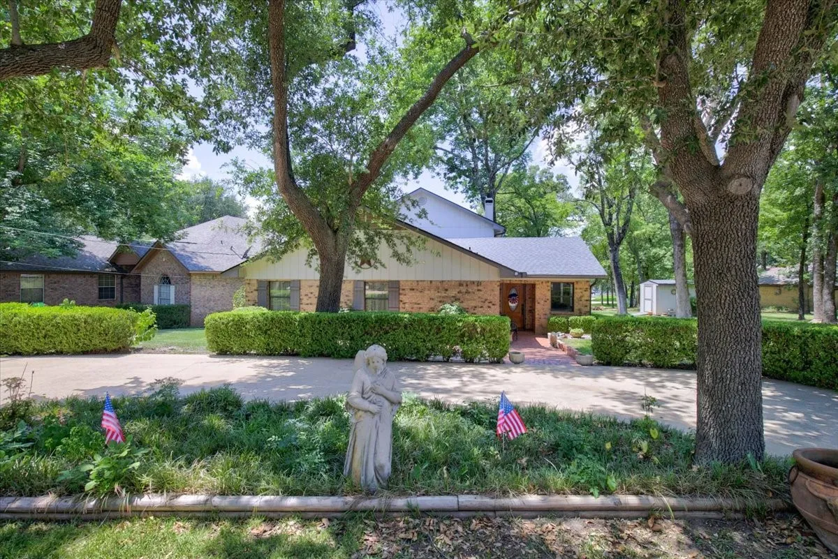 Welcome to 120 Turners Circle, Mabank TX 75156. This property includes the Main House and Guest Quarters.