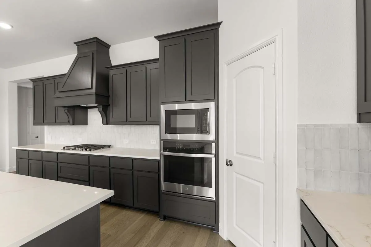 05-1003-cumberland-drive-justin-tx-built-in-oven-microwave