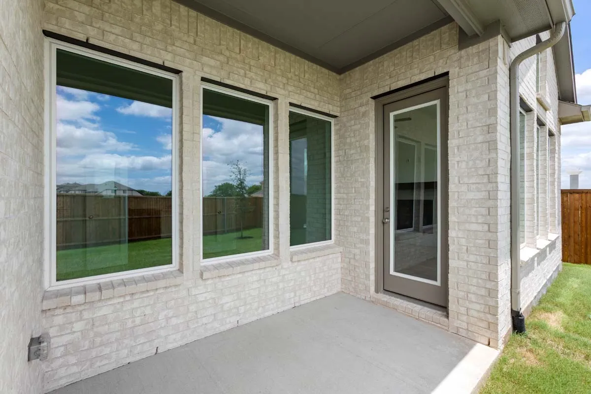 22-1003-cumberland-drive-justin-tx-backyard-patio