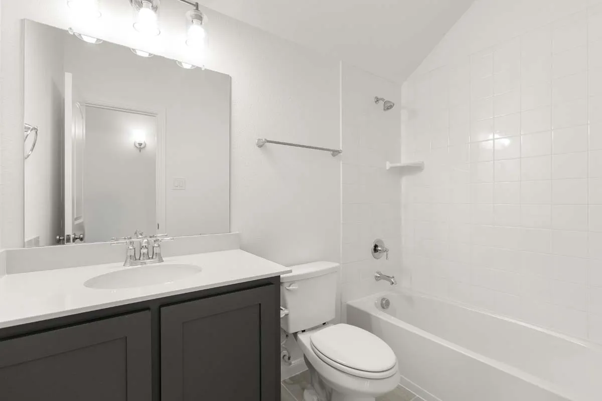 20-1003-cumberland-drive-justin-tx-bathroom-tub-shower
