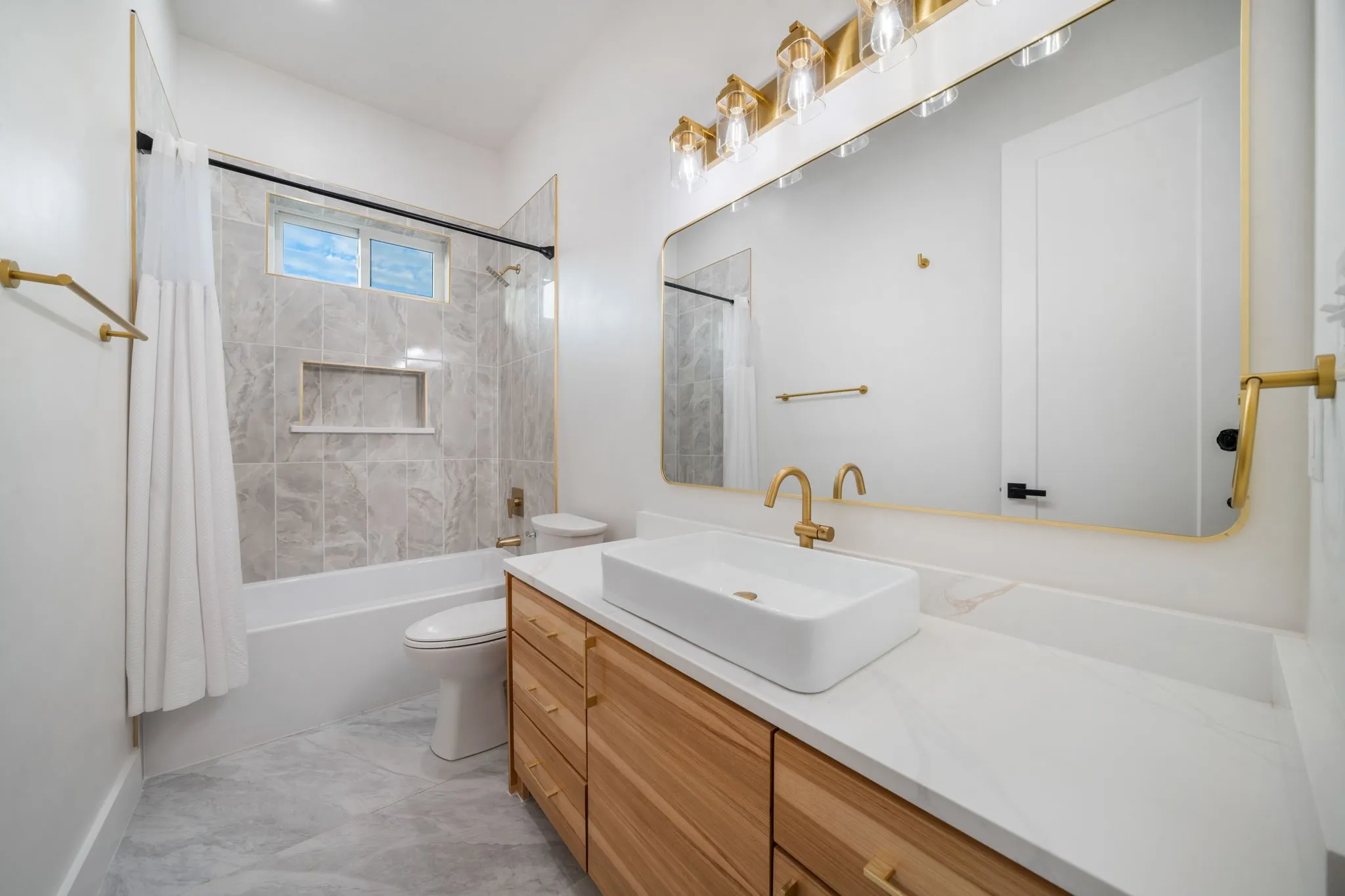Single Family Residence For Sale in Dallas County , 734 Cedar Hill Avenue, Dallas, Texas 75208, 3 Bedroom, 3 Bathroom, 2 Garage spaces, 2,647 Sqft, built in 2026, mls#21306777, Real Estate Agent in Dallas, Homes For Sale in Dallas county, Homes For Sale in Dallas, Realtor in Dallas Texas, Real Estate Brokerage Independent Realty Texas, Luminita Cordes Realtor