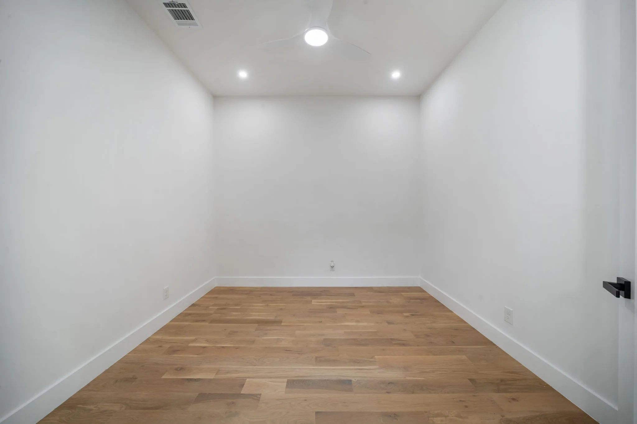 Single Family Residence For Sale in Dallas County , 734 Cedar Hill Avenue, Dallas, Texas 75208, 3 Bedroom, 3 Bathroom, 2 Garage spaces, 2,647 Sqft, built in 2026, mls#21306777, Real Estate Agent in Dallas, Homes For Sale in Dallas county, Homes For Sale in Dallas, Realtor in Dallas Texas, Real Estate Brokerage Independent Realty Texas, Luminita Cordes Realtor