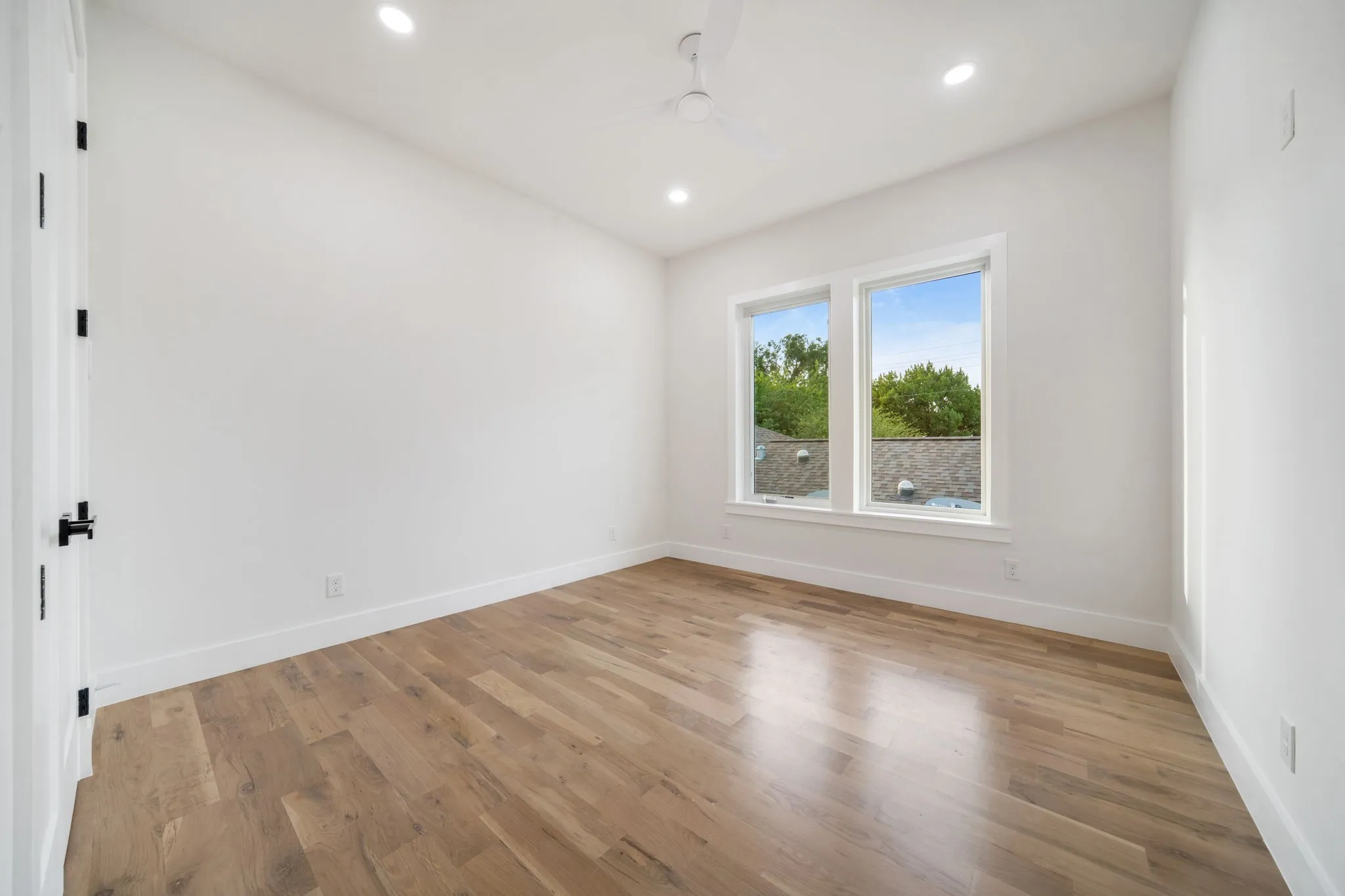 Single Family Residence For Sale in Dallas County , 734 Cedar Hill Avenue, Dallas, Texas 75208, 3 Bedroom, 3 Bathroom, 2 Garage spaces, 2,647 Sqft, built in 2026, mls#21306777, Real Estate Agent in Dallas, Homes For Sale in Dallas county, Homes For Sale in Dallas, Realtor in Dallas Texas, Real Estate Brokerage Independent Realty Texas, Luminita Cordes Realtor