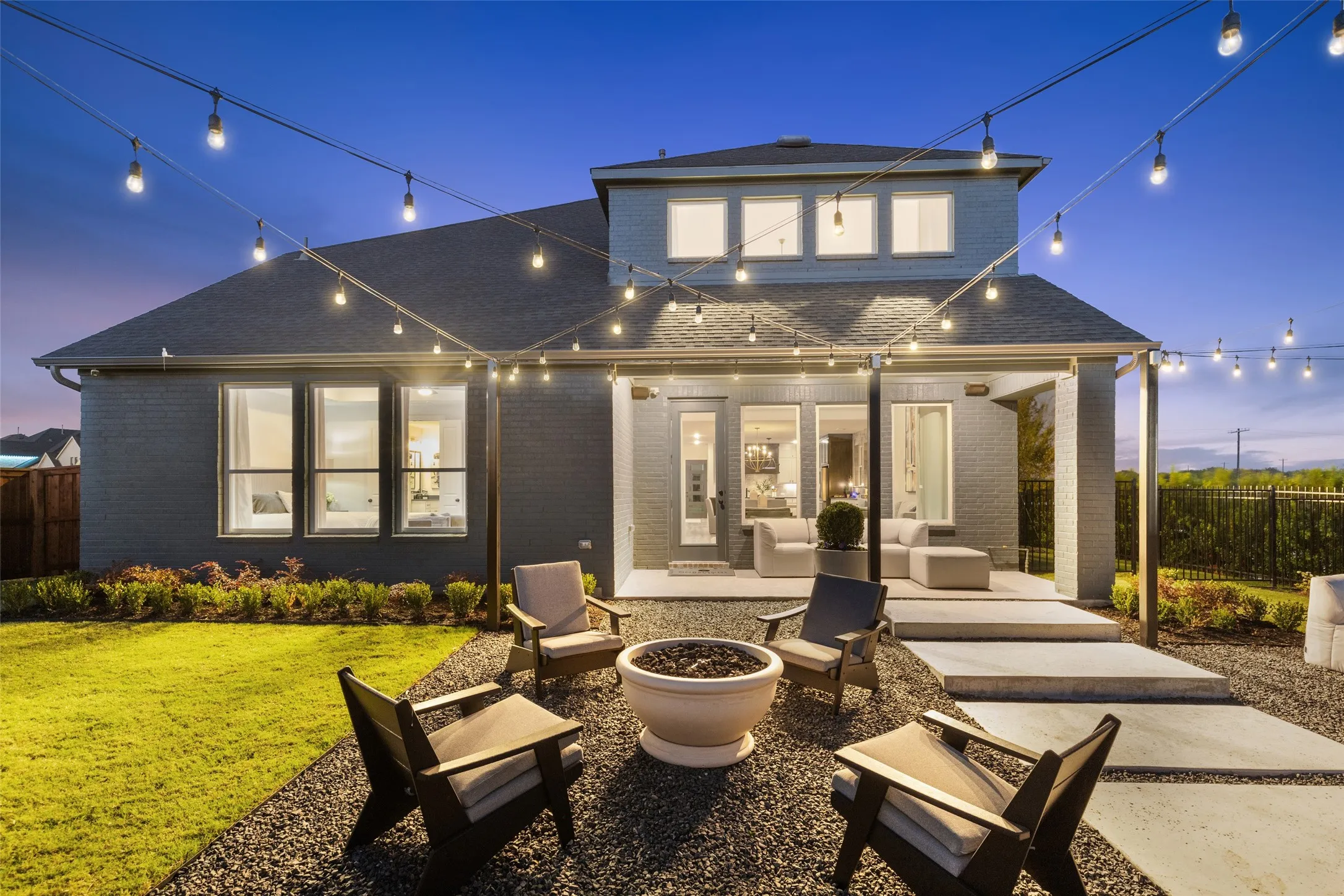 Family time in the great outdoors is a breeze in this private, fenced back yard!