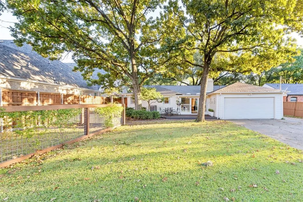 Single Family Residence For Sale in Dallas County , 3625 Ingleside Drive, Dallas, Texas 75229, 3 Bedroom, 2 Bathroom, 2 Garage spaces, 1,699 Sqft, built in 1958, mls#21305856, Real Estate Agent in Dallas, Homes For Sale in Dallas county, Homes For Sale in Dallas, Realtor in Dallas Texas, Real Estate Brokerage Independent Realty Texas, Luminita Cordes Realtor
