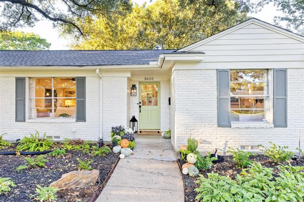 Single Family Residence For Sale in Dallas County , 3625 Ingleside Drive, Dallas, Texas 75229, 3 Bedroom, 2 Bathroom, 2 Garage spaces, 1,699 Sqft, built in 1958, mls#21305856, Real Estate Agent in Dallas, Homes For Sale in Dallas county, Homes For Sale in Dallas, Realtor in Dallas Texas, Real Estate Brokerage Independent Realty Texas, Luminita Cordes Realtor
