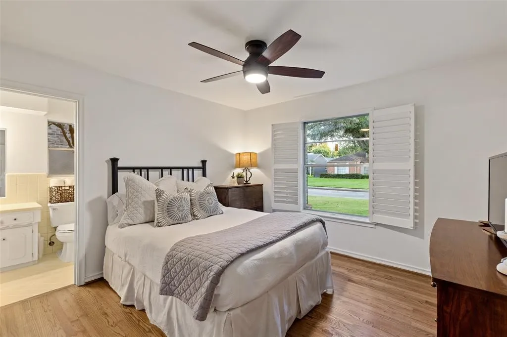 Single Family Residence For Sale in Dallas County , 3625 Ingleside Drive, Dallas, Texas 75229, 3 Bedroom, 2 Bathroom, 2 Garage spaces, 1,699 Sqft, built in 1958, mls#21305856, Real Estate Agent in Dallas, Homes For Sale in Dallas county, Homes For Sale in Dallas, Realtor in Dallas Texas, Real Estate Brokerage Independent Realty Texas, Luminita Cordes Realtor