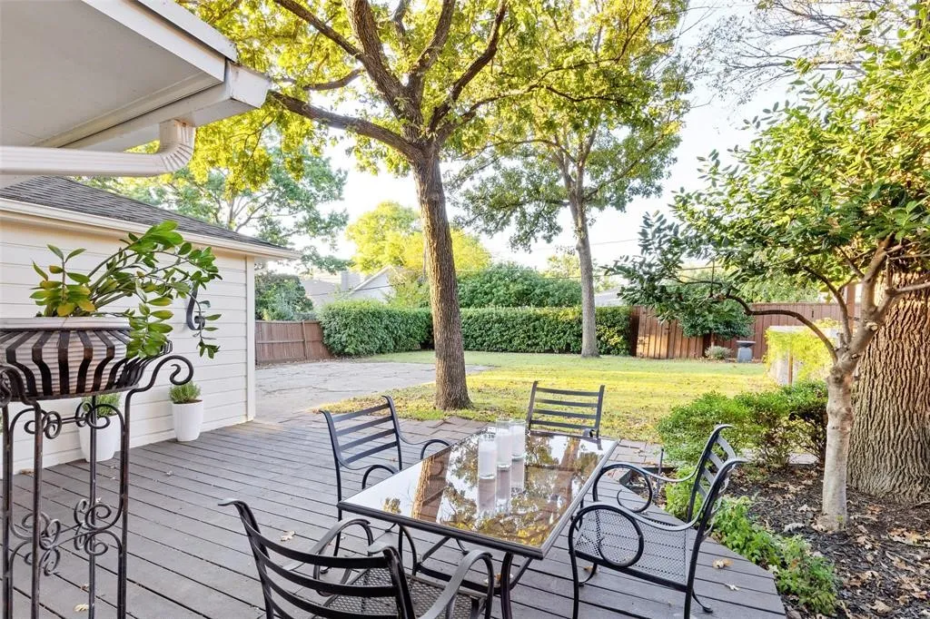 Single Family Residence For Sale in Dallas County , 3625 Ingleside Drive, Dallas, Texas 75229, 3 Bedroom, 2 Bathroom, 2 Garage spaces, 1,699 Sqft, built in 1958, mls#21305856, Real Estate Agent in Dallas, Homes For Sale in Dallas county, Homes For Sale in Dallas, Realtor in Dallas Texas, Real Estate Brokerage Independent Realty Texas, Luminita Cordes Realtor
