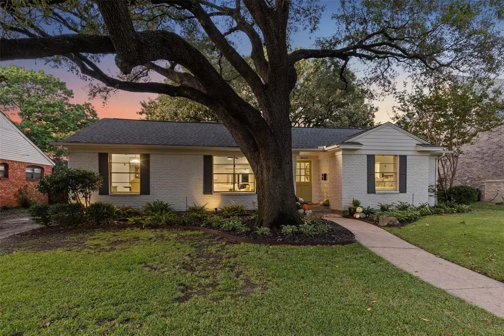 Single Family Residence For Sale in Dallas County , 3625 Ingleside Drive, Dallas, Texas 75229, 3 Bedroom, 2 Bathroom, 2 Garage spaces, 1,699 Sqft, built in 1958, mls#21305856, Real Estate Agent in Dallas, Homes For Sale in Dallas county, Homes For Sale in Dallas, Realtor in Dallas Texas, Real Estate Brokerage Independent Realty Texas, Luminita Cordes Realtor
