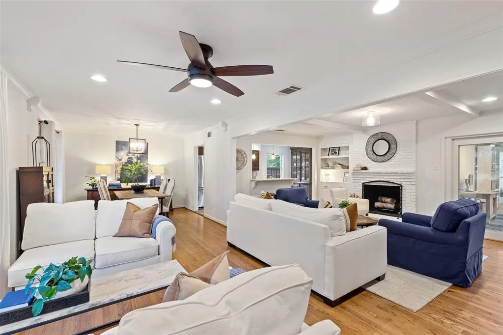 Single Family Residence For Sale in Dallas County , 3625 Ingleside Drive, Dallas, Texas 75229, 3 Bedroom, 2 Bathroom, 2 Garage spaces, 1,699 Sqft, built in 1958, mls#21305856, Real Estate Agent in Dallas, Homes For Sale in Dallas county, Homes For Sale in Dallas, Realtor in Dallas Texas, Real Estate Brokerage Independent Realty Texas, Luminita Cordes Realtor