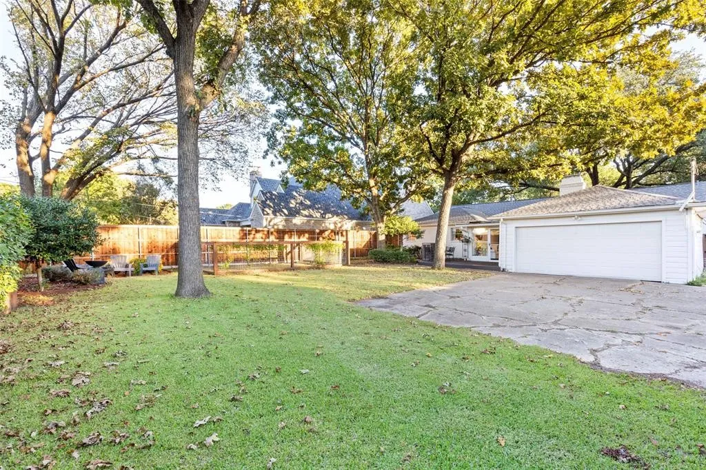 Single Family Residence For Sale in Dallas County , 3625 Ingleside Drive, Dallas, Texas 75229, 3 Bedroom, 2 Bathroom, 2 Garage spaces, 1,699 Sqft, built in 1958, mls#21305856, Real Estate Agent in Dallas, Homes For Sale in Dallas county, Homes For Sale in Dallas, Realtor in Dallas Texas, Real Estate Brokerage Independent Realty Texas, Luminita Cordes Realtor
