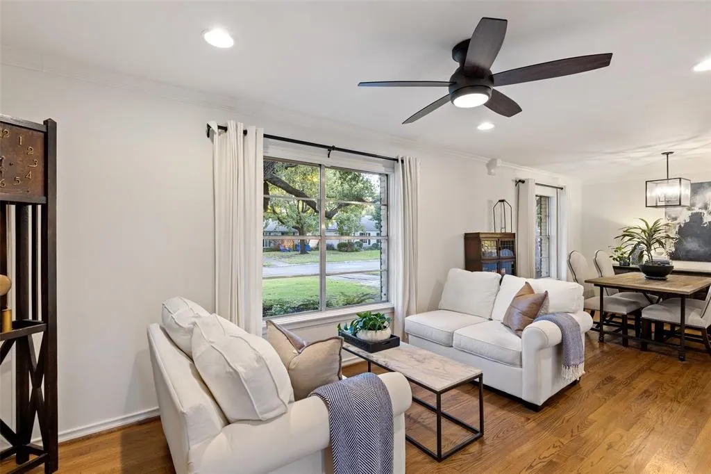 Single Family Residence For Sale in Dallas County , 3625 Ingleside Drive, Dallas, Texas 75229, 3 Bedroom, 2 Bathroom, 2 Garage spaces, 1,699 Sqft, built in 1958, mls#21305856, Real Estate Agent in Dallas, Homes For Sale in Dallas county, Homes For Sale in Dallas, Realtor in Dallas Texas, Real Estate Brokerage Independent Realty Texas, Luminita Cordes Realtor